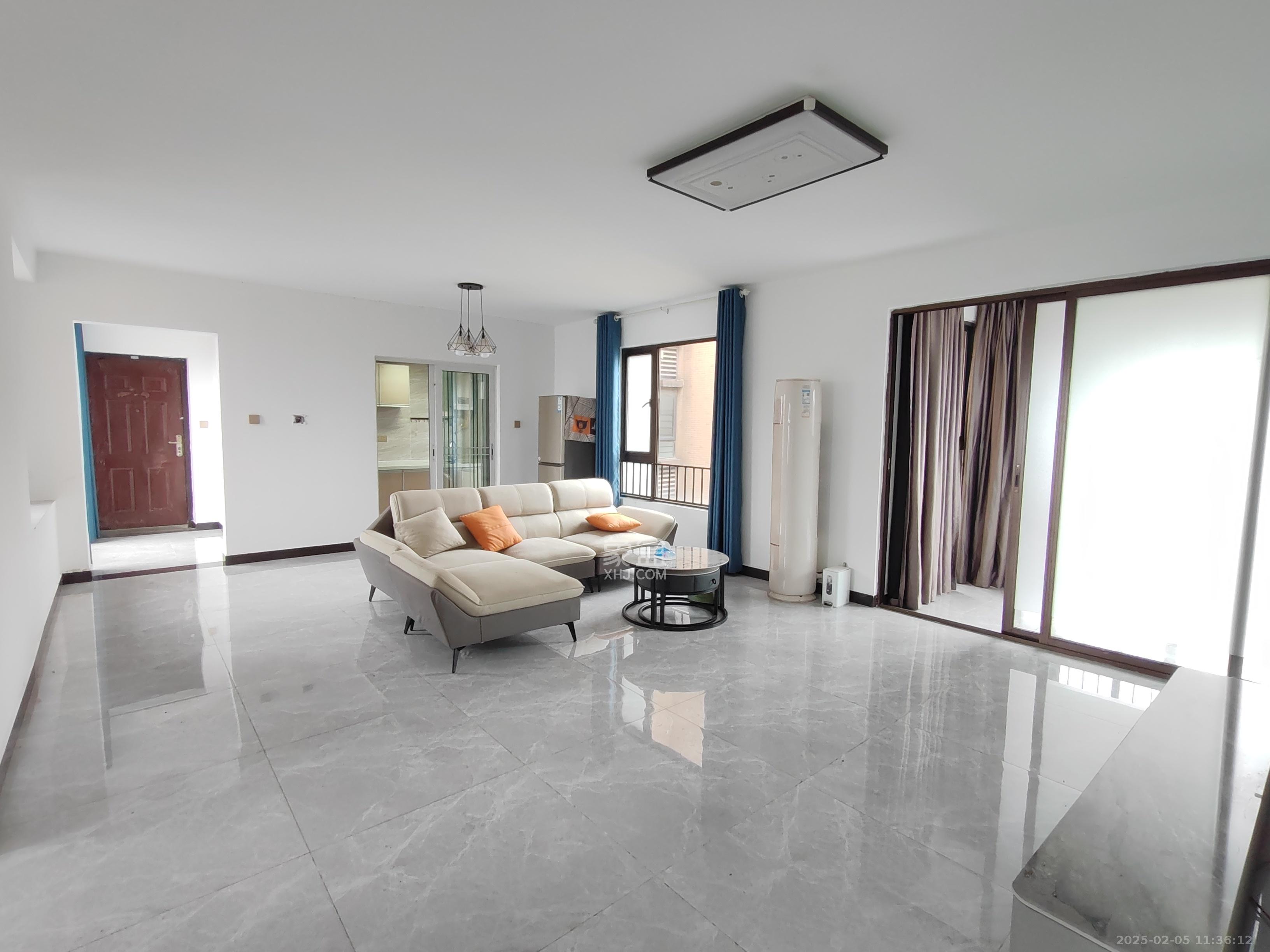 华润凤凰城三期 4室2厅2卫 3400.0元/月 华润凤凰城三期 4室2厅2卫 3400.0元/月室内图