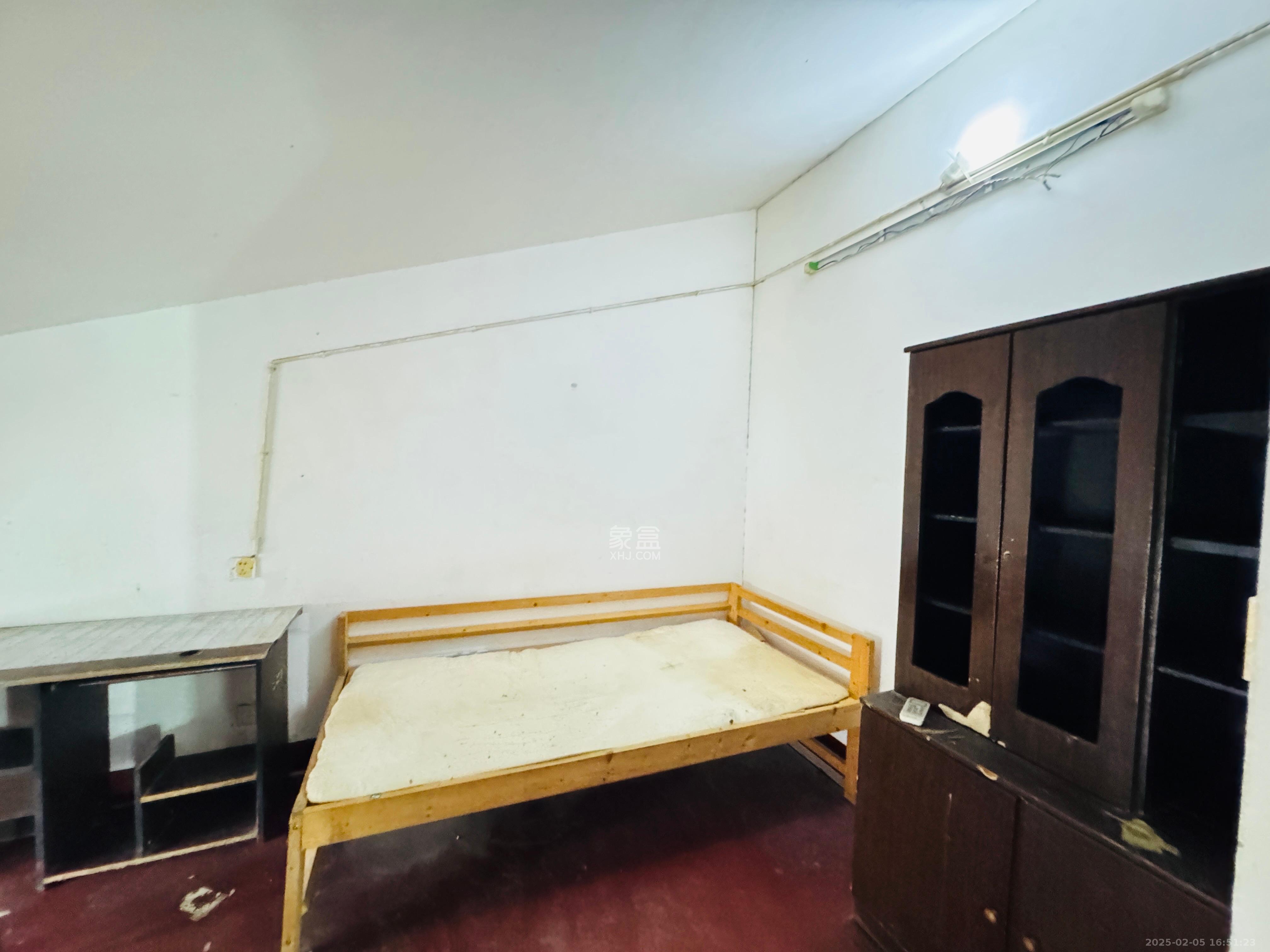 富绿新村  1室2厅1卫   2100.00元/月室内图