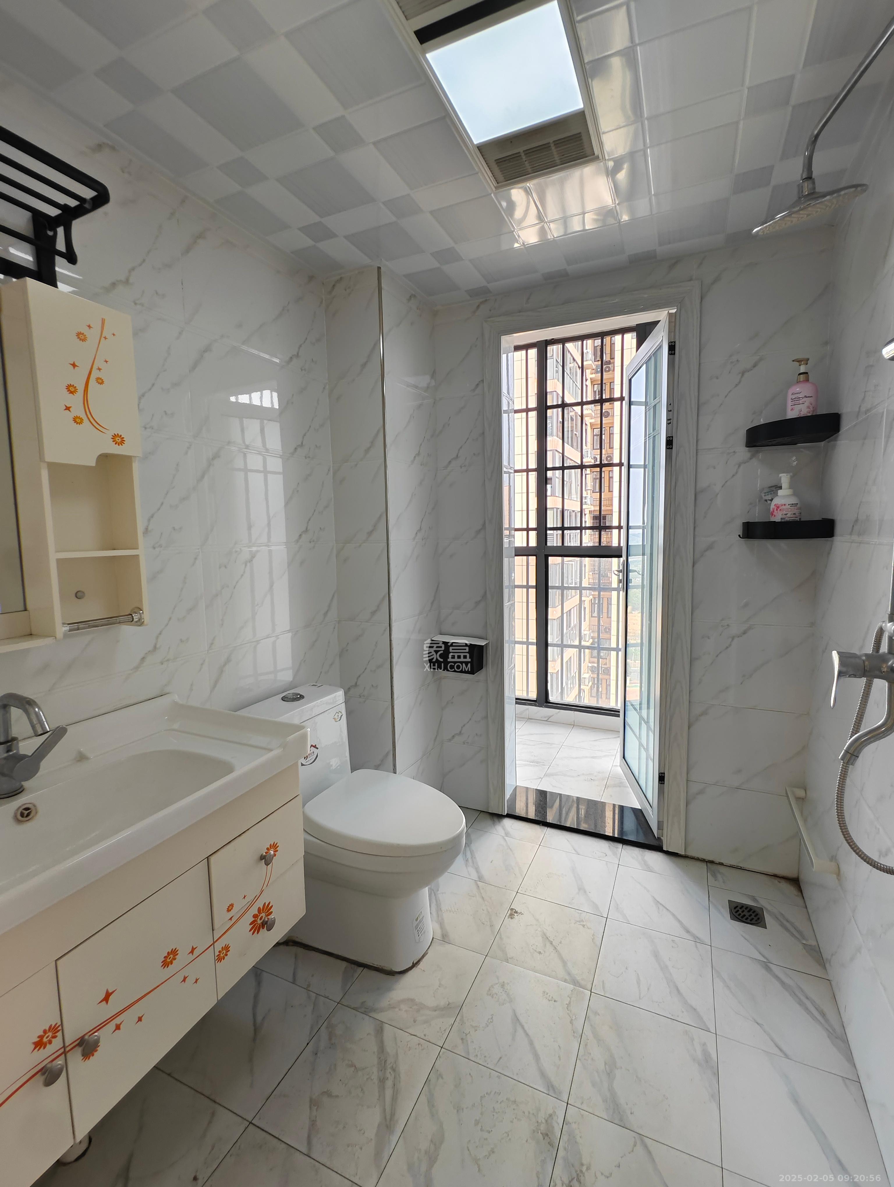 和悦城(蟠龙景苑) 3室2厅1卫 2100.0元/月 和悦城(蟠龙景苑) 3室2厅1卫 2100.0元/月室内图