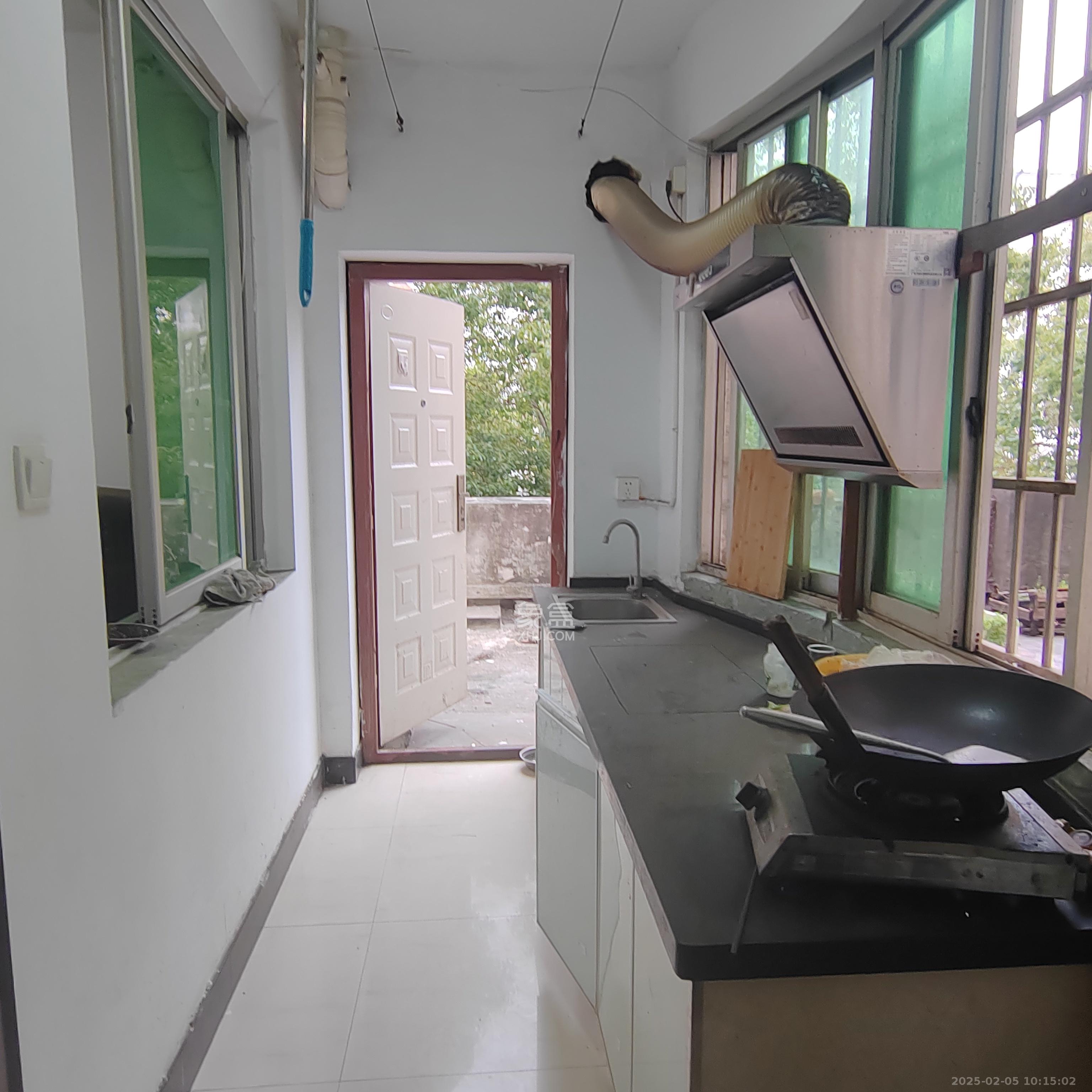 中南汽车世界 2室1厅1卫 1250.0元/月 中南汽车世界 2室1厅1卫 1250.0元/月室内图