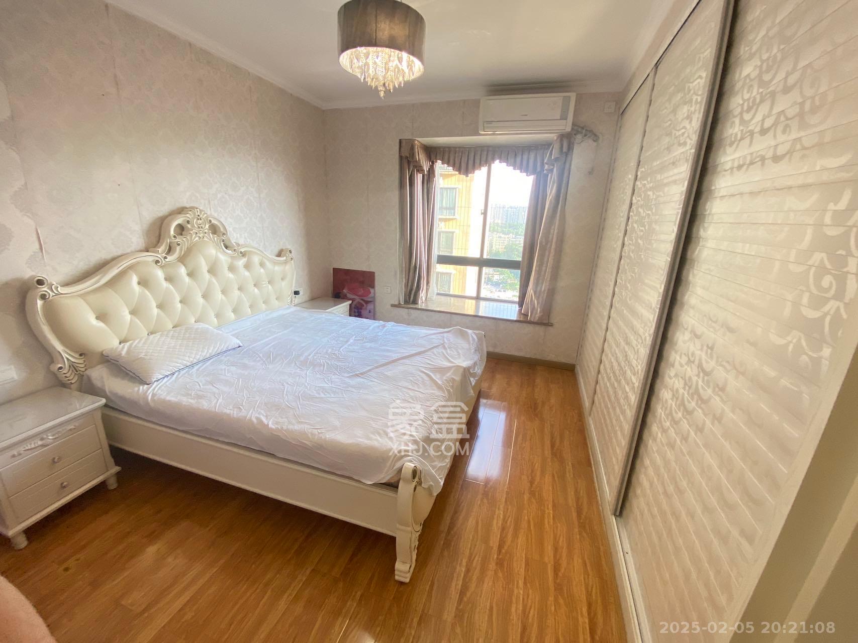 钱隆樽品(一、二、三期) 3室2厅2卫 3000.0元/月 钱隆樽品(一、二、三期) 3室2厅2卫 3000.0元/月室内图