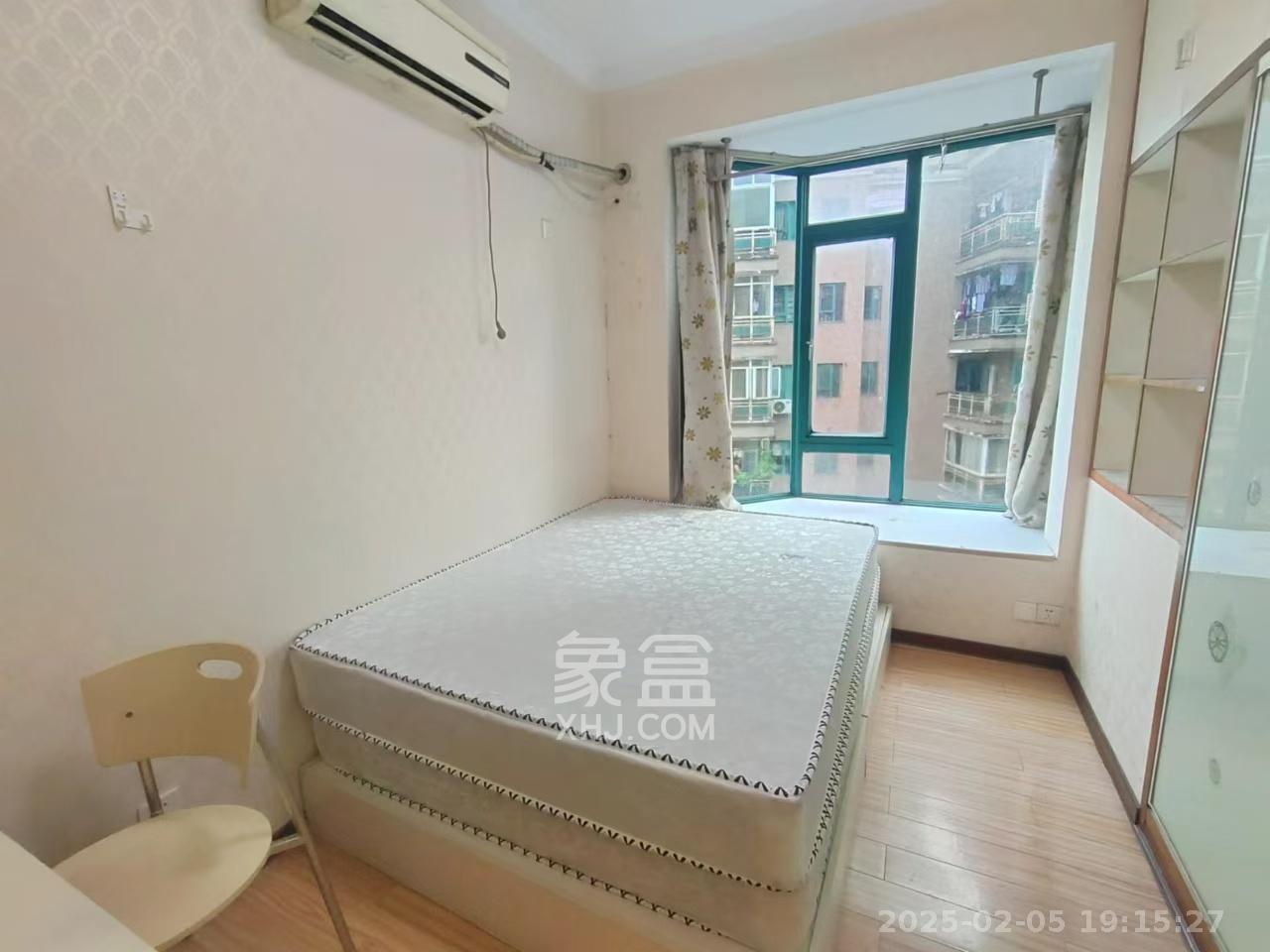 金色华庭 3室2厅1卫 3500.0元/月 金色华庭 3室2厅1卫 3500.0元/月室内图