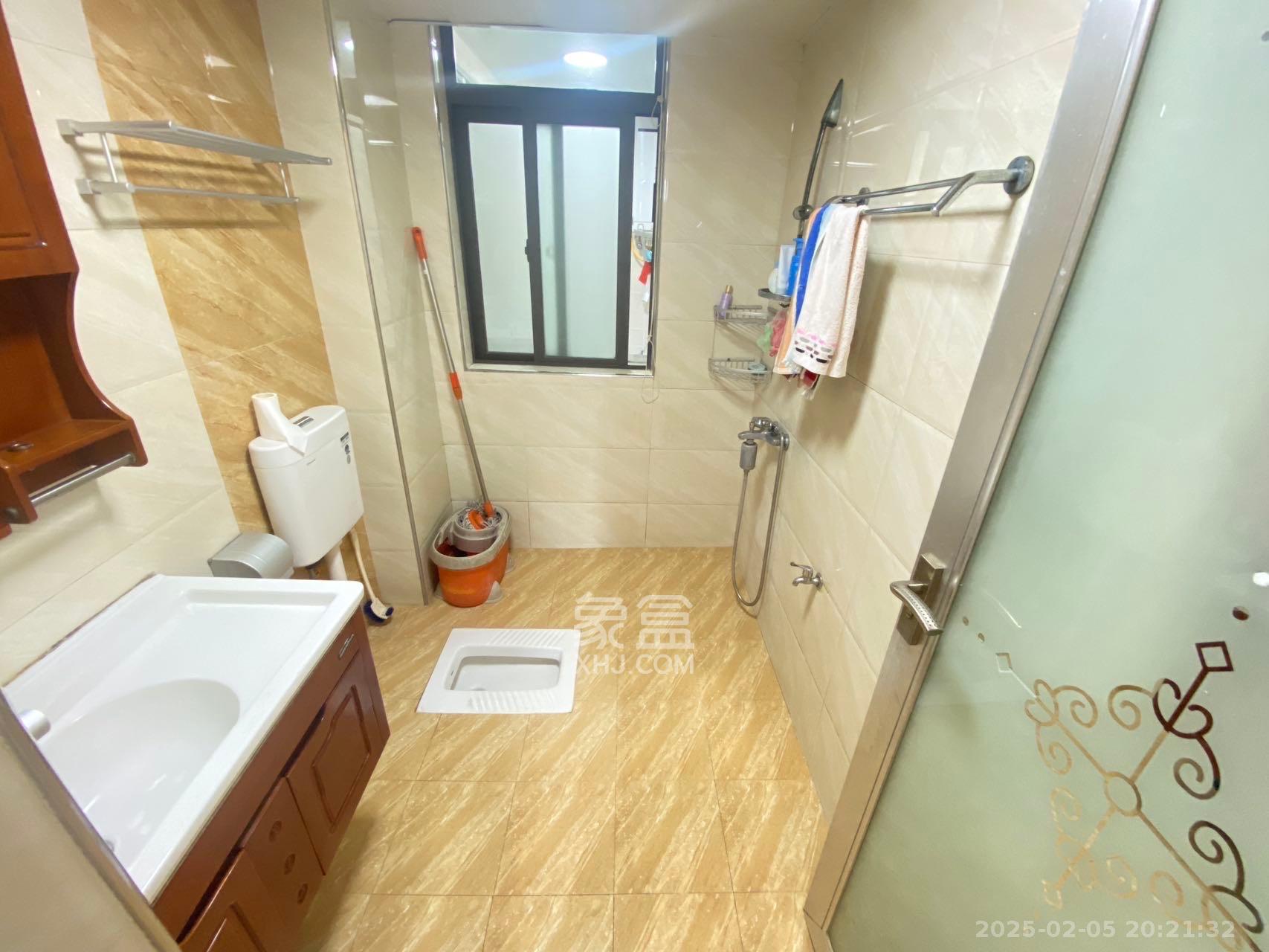 钱隆樽品(一、二、三期) 3室2厅2卫 3000.0元/月 钱隆樽品(一、二、三期) 3室2厅2卫 3000.0元/月室内图