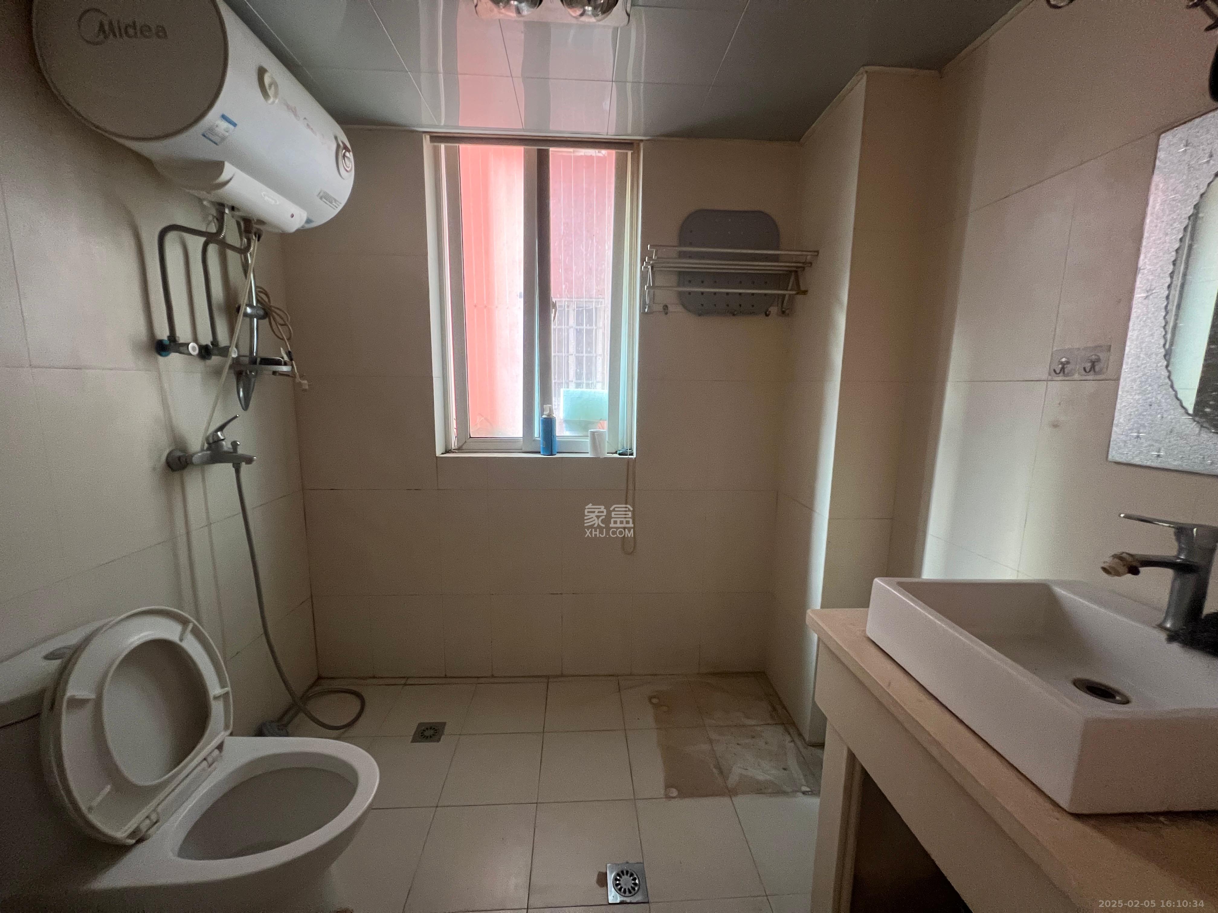 友谊嘉园  4室2厅1卫    3000.0元/月 友谊嘉园  4室2厅1卫    3000.0元/月室内图