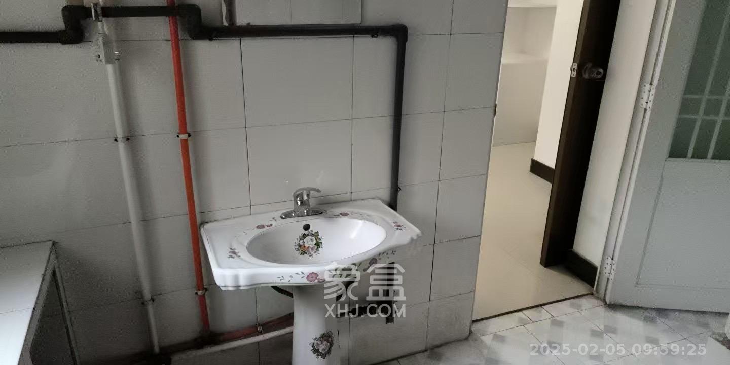 金峰小区南院  1室1厅1卫    900.0元/月 金峰小区南院  1室1厅1卫    900.0元/月室内图