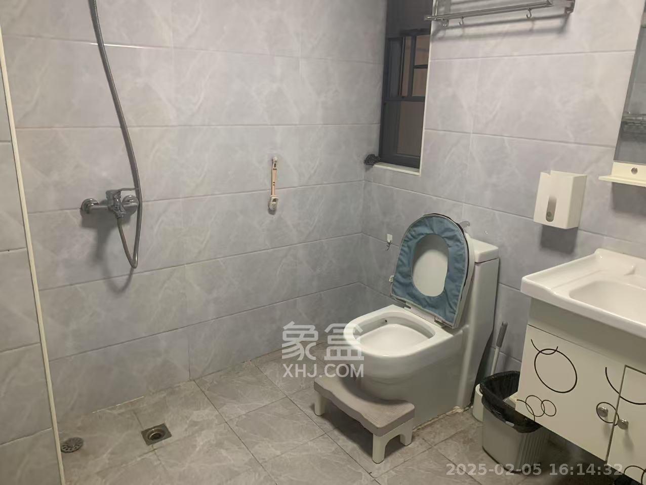 荣盛花语书苑  3室2厅2卫   3500.00元/月室内图