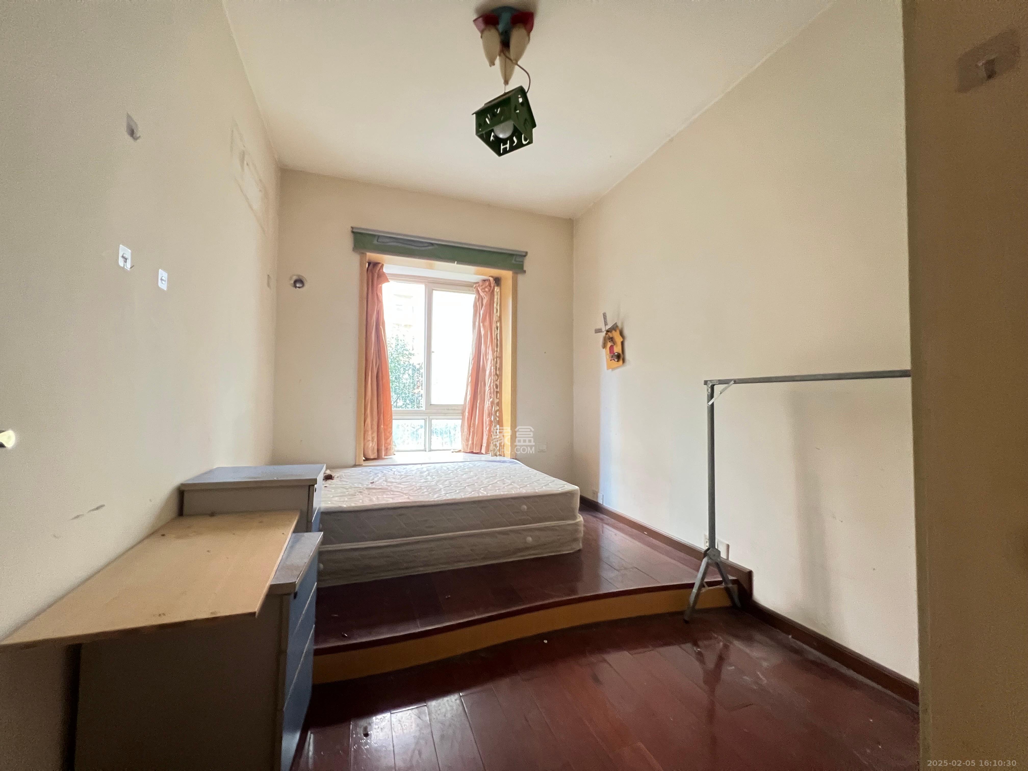 友谊嘉园  4室2厅1卫    3000.0元/月 友谊嘉园  4室2厅1卫    3000.0元/月室内图