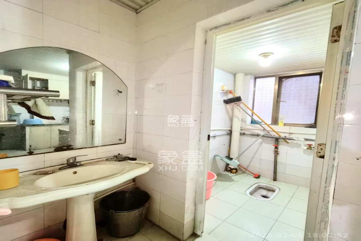 银路家园(公路局单位房)  3室2厅2卫    1350.0元/月 银路家园(公路局单位房)  3室2厅2卫    1350.0元/月室内图