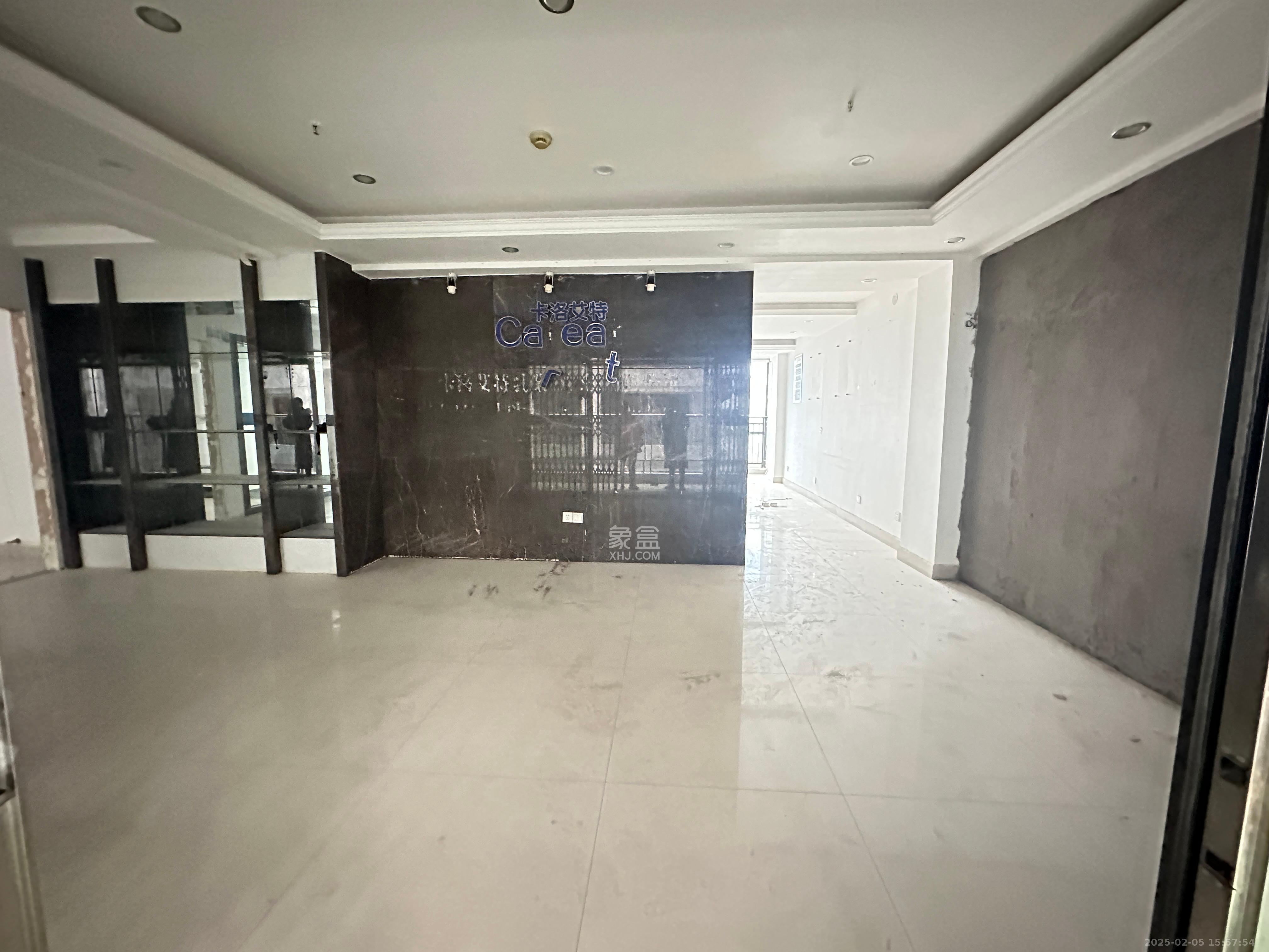 长房中庭国际(东郡华蓉广场) 3室2厅1卫 7000.0元/月 长房中庭国际(东郡华蓉广场) 3室2厅1卫 7000.0元/月室内图