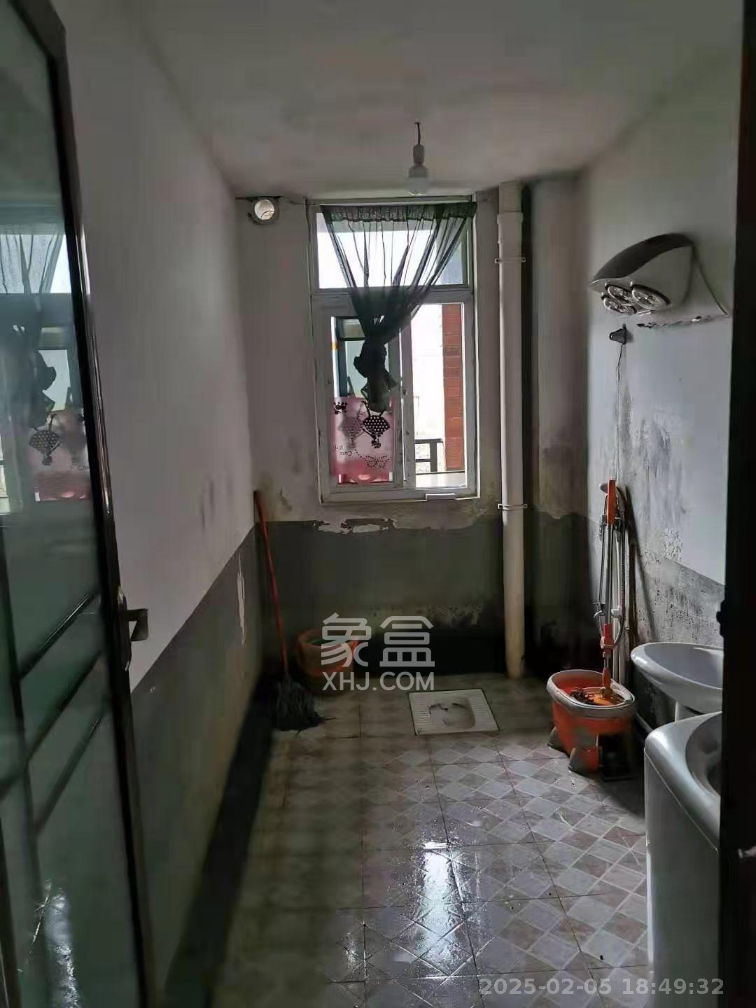 山水湾 3室2厅2卫 1600.0元/月 山水湾 3室2厅2卫 1600.0元/月室内图