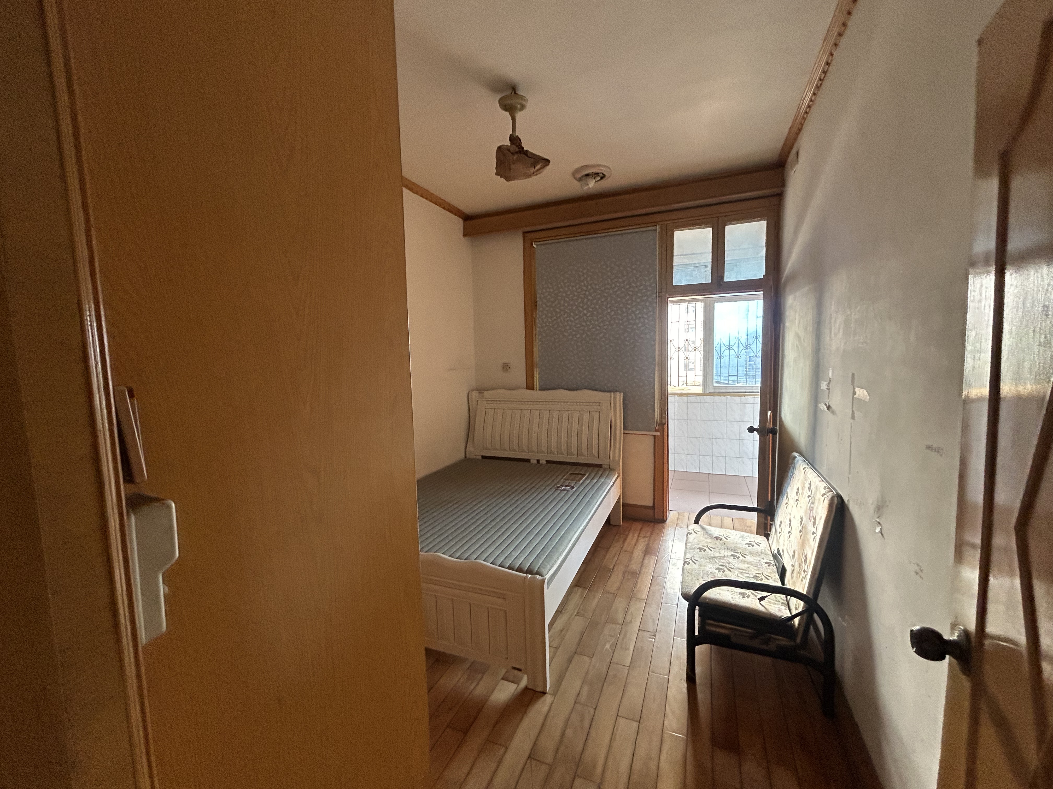 一小家属楼  3室2厅2卫    1500.0元/月户型图