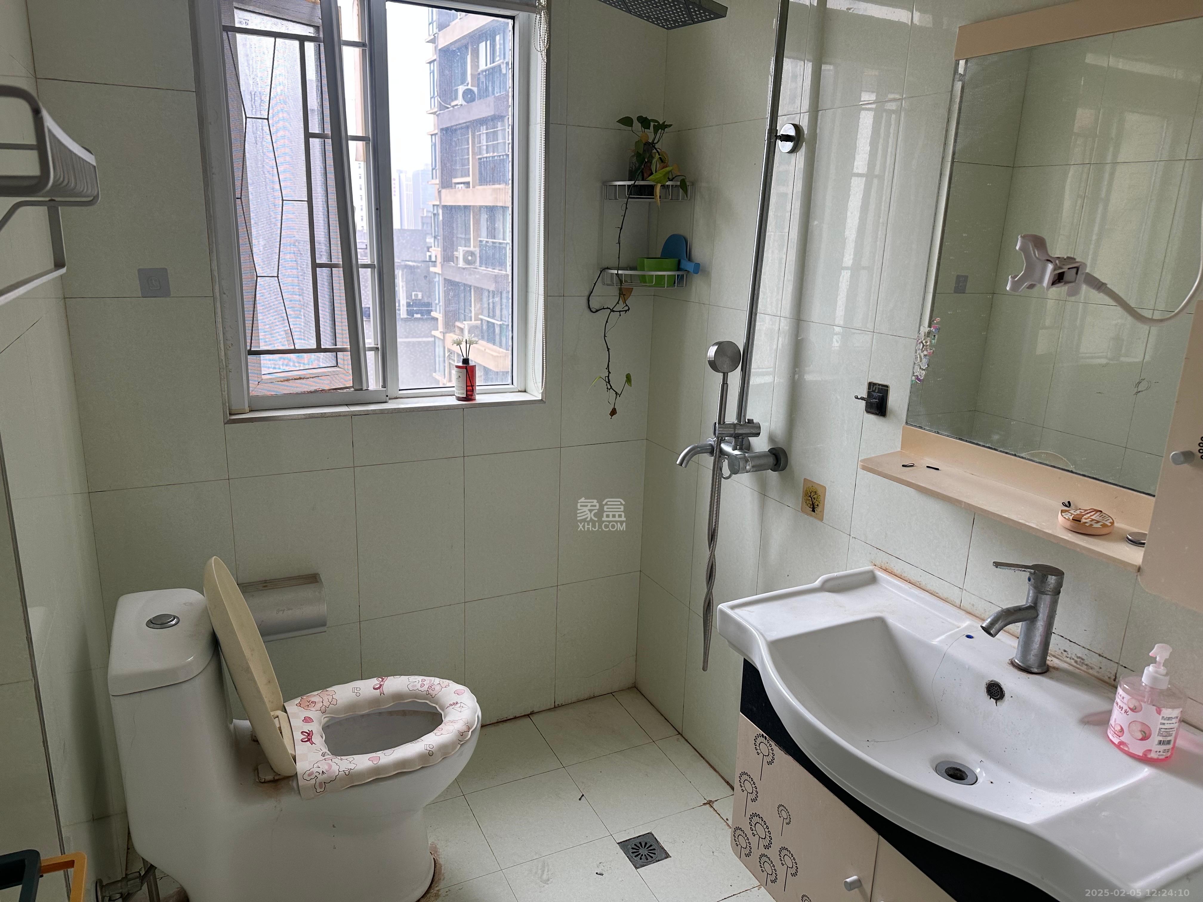 泊爱蓝湾  3室2厅2卫   3200.00元/月室内图