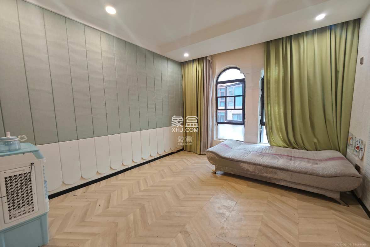 珠江郦城璞墅  6室2厅2卫    7500.0元/月 珠江郦城璞墅  6室2厅2卫    7500.0元/月室内图