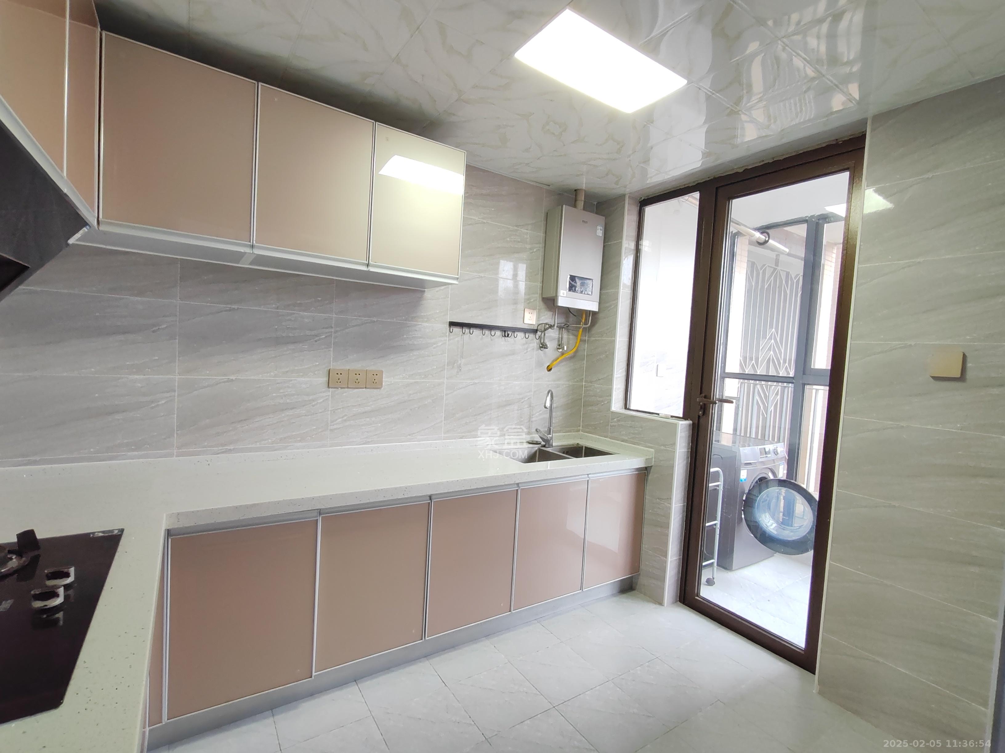 华润凤凰城三期 4室2厅2卫 3400.0元/月 华润凤凰城三期 4室2厅2卫 3400.0元/月室内图