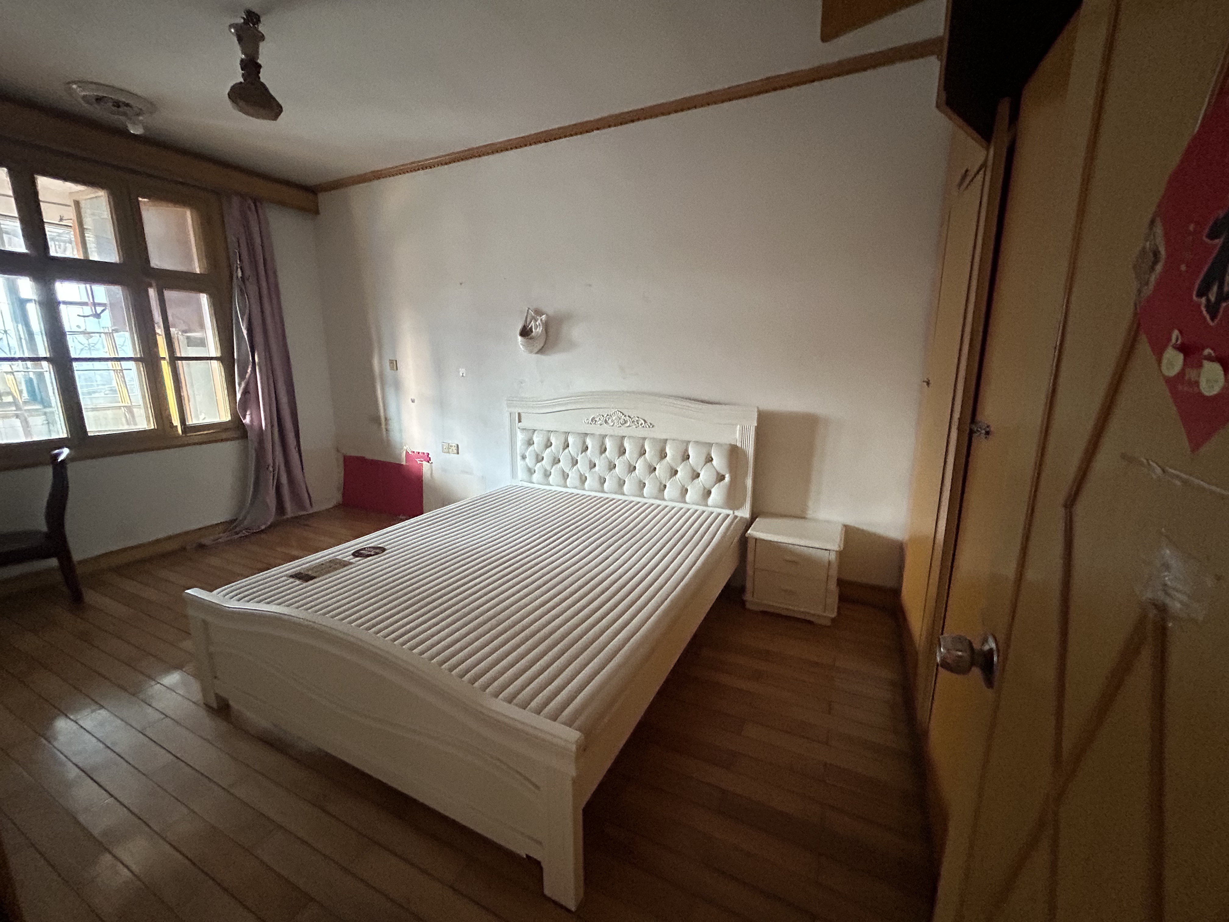 一小家属楼 3室2厅2卫 1500.0元/月 一小家属楼 3室2厅2卫 1500.0元/月室内图