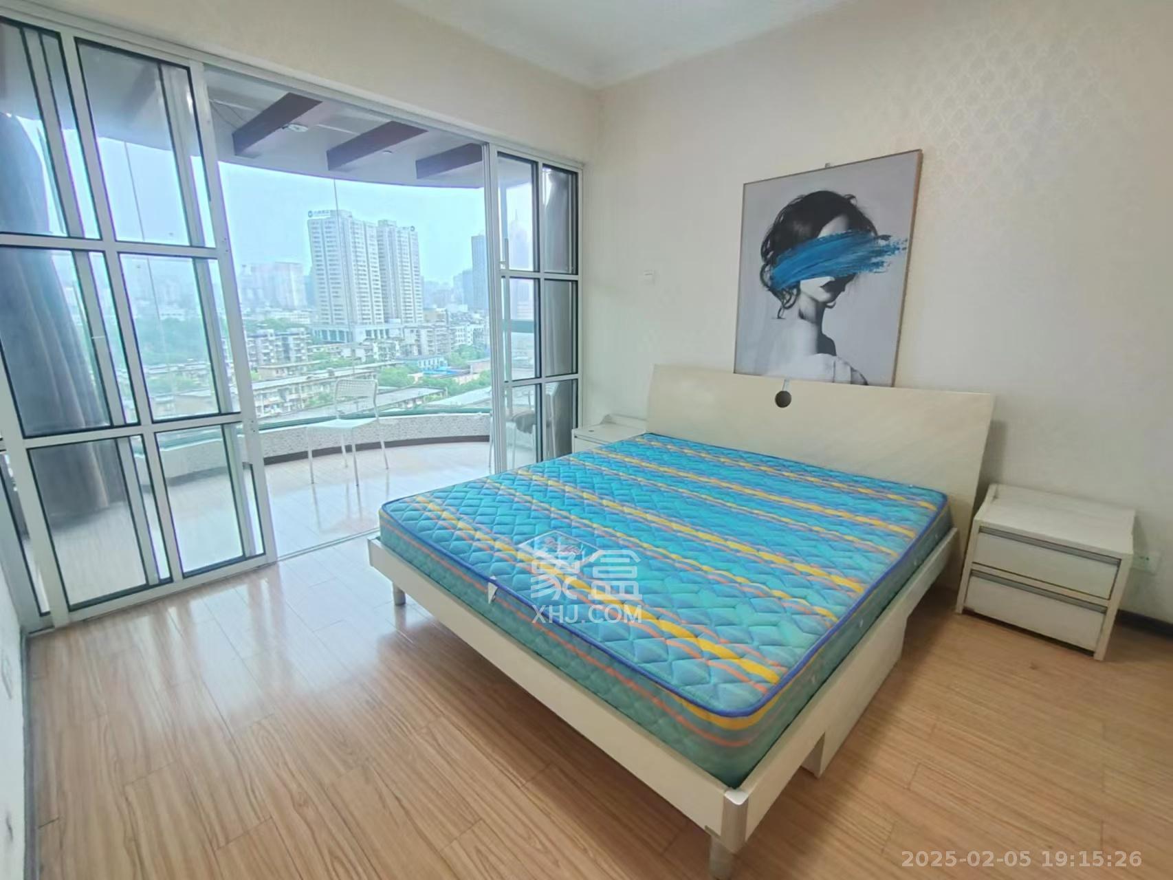 金色华庭 3室2厅1卫 3500.0元/月 金色华庭 3室2厅1卫 3500.0元/月室内图