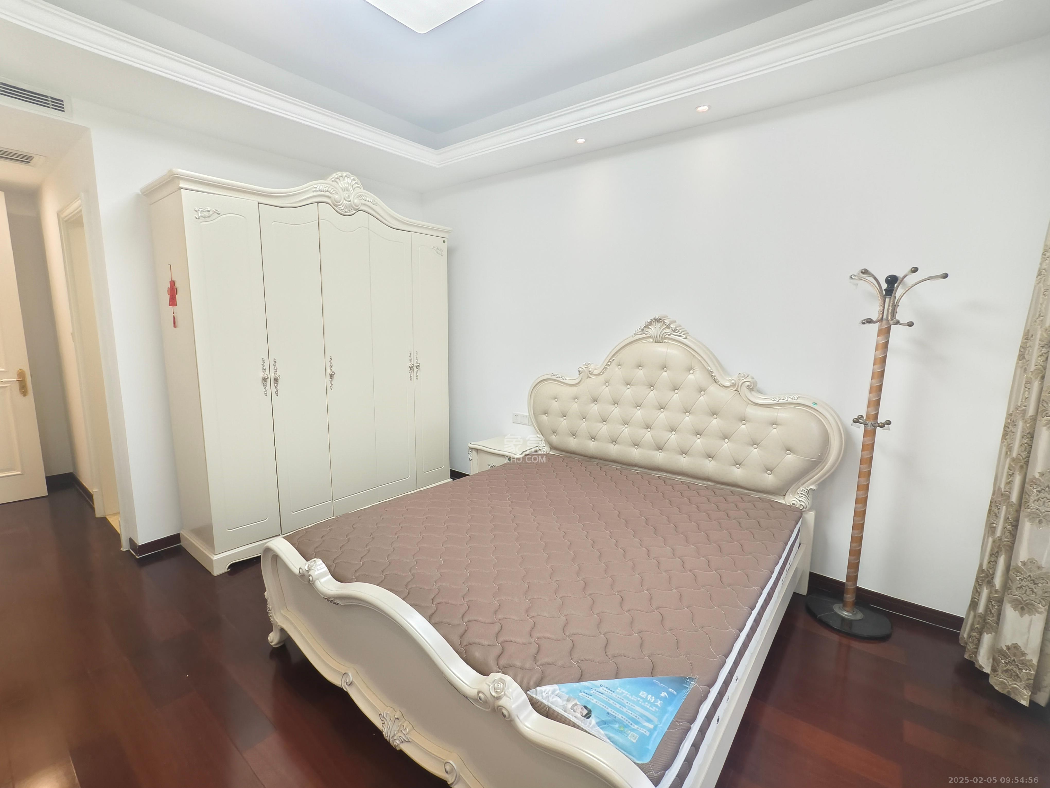 金茂梅溪湖 4室2厅3卫 9000.0元/月 金茂梅溪湖 4室2厅3卫 9000.0元/月室内图