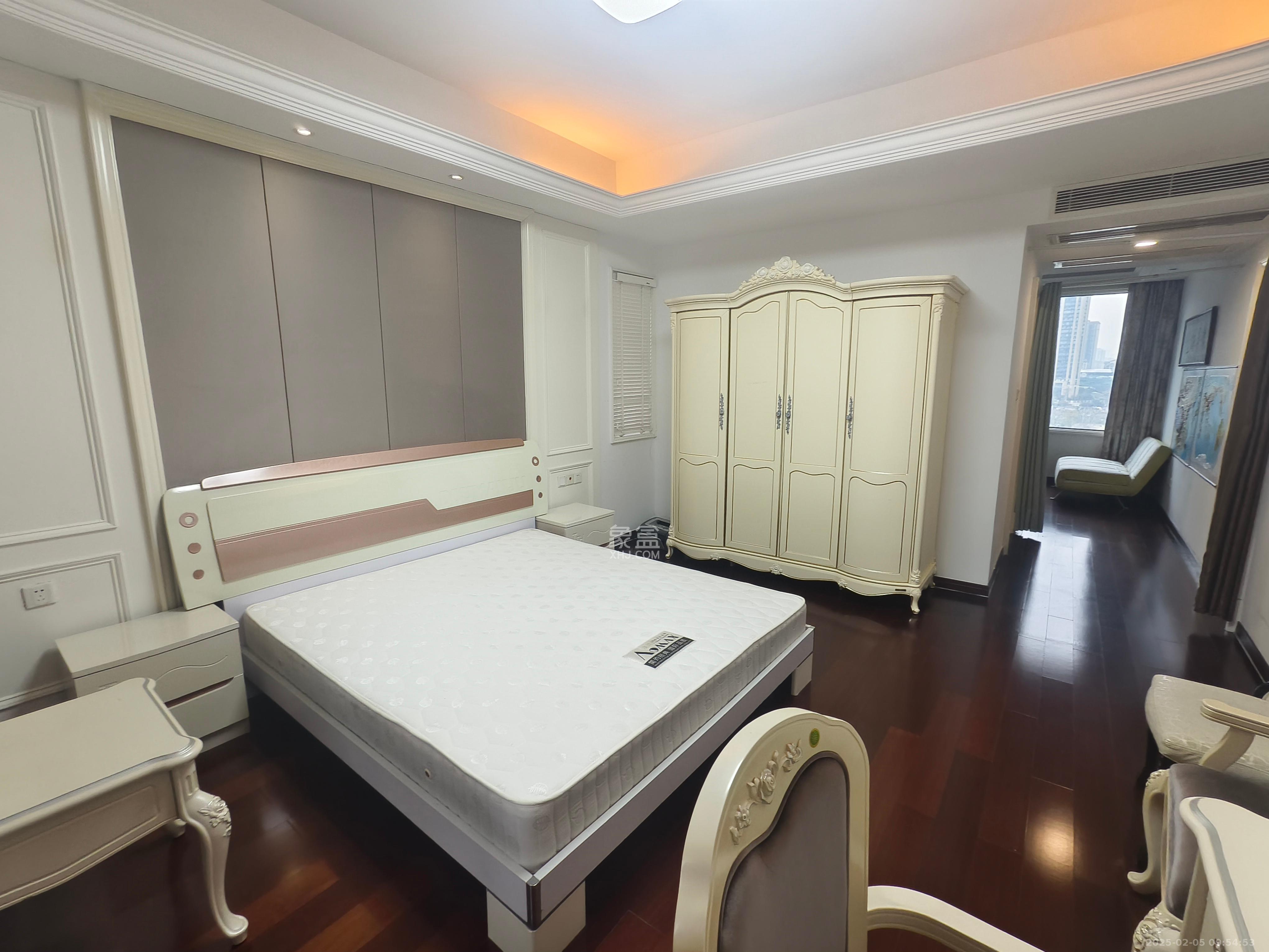 金茂梅溪湖 4室2厅3卫 9000.0元/月 金茂梅溪湖 4室2厅3卫 9000.0元/月室内图