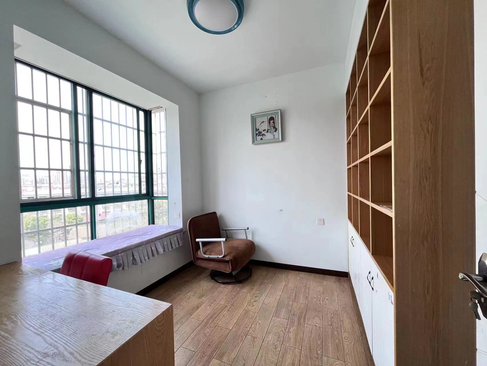 家和兴苑  3室2厅2卫    54.0万 家和兴苑  3室2厅2卫    54.0万客厅