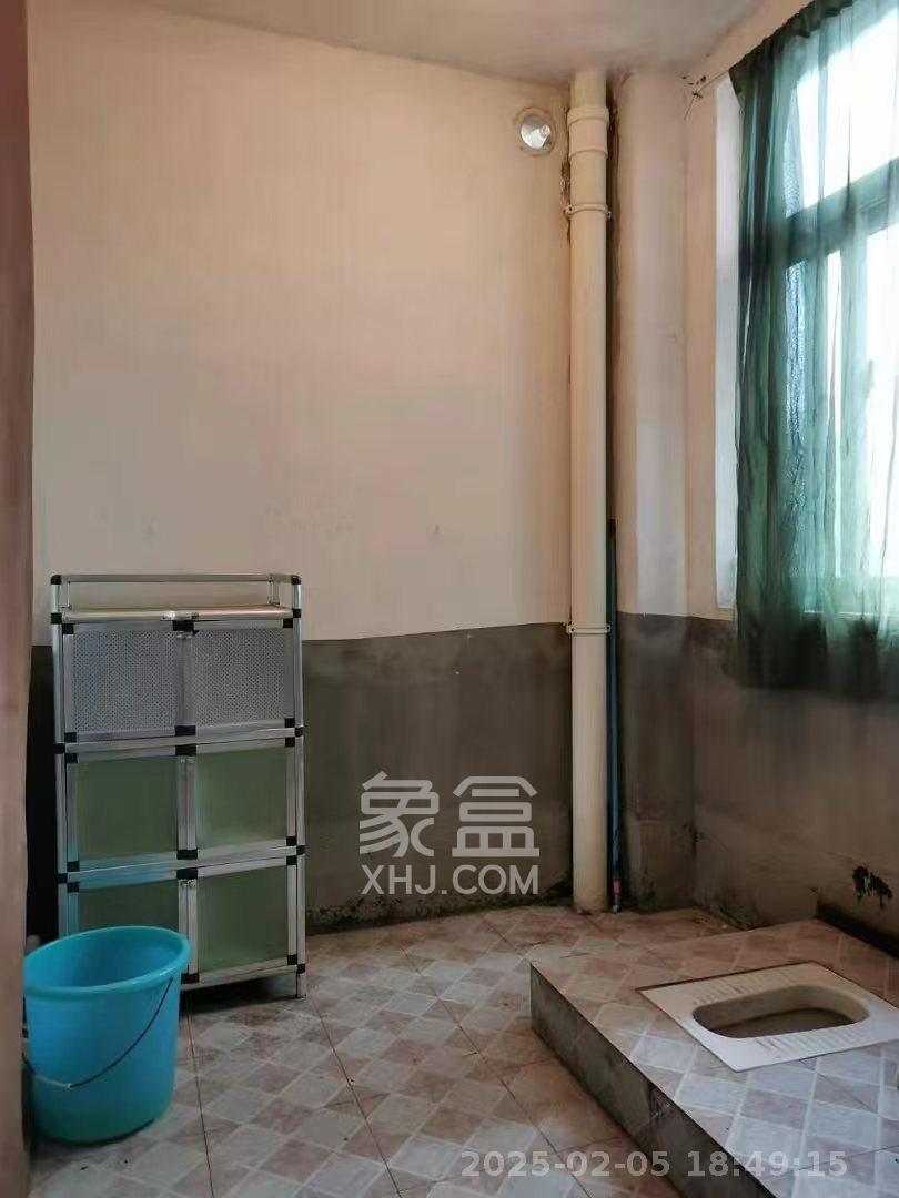 山水湾 3室2厅2卫 1600.0元/月 山水湾 3室2厅2卫 1600.0元/月室内图