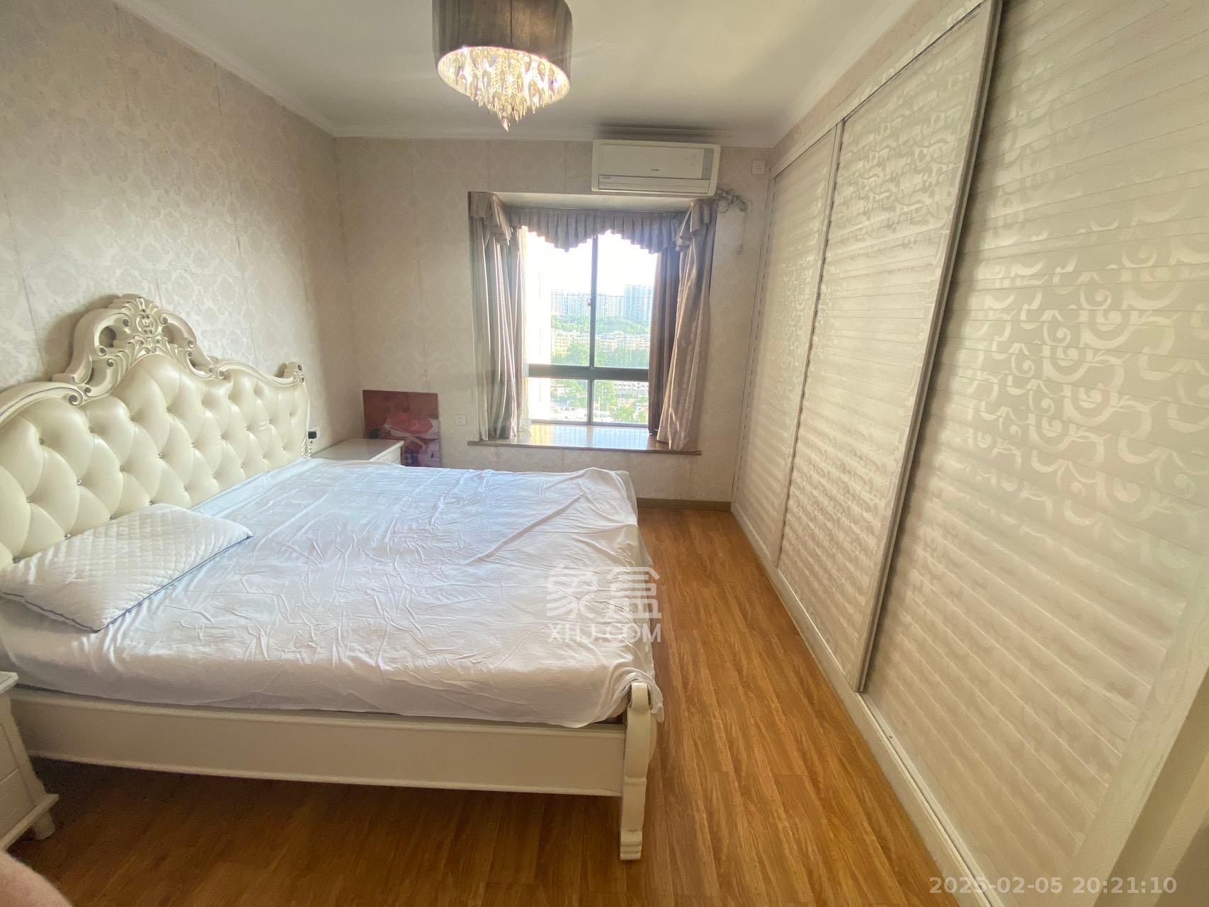 钱隆樽品(一、二、三期) 3室2厅2卫 3000.0元/月 钱隆樽品(一、二、三期) 3室2厅2卫 3000.0元/月室内图