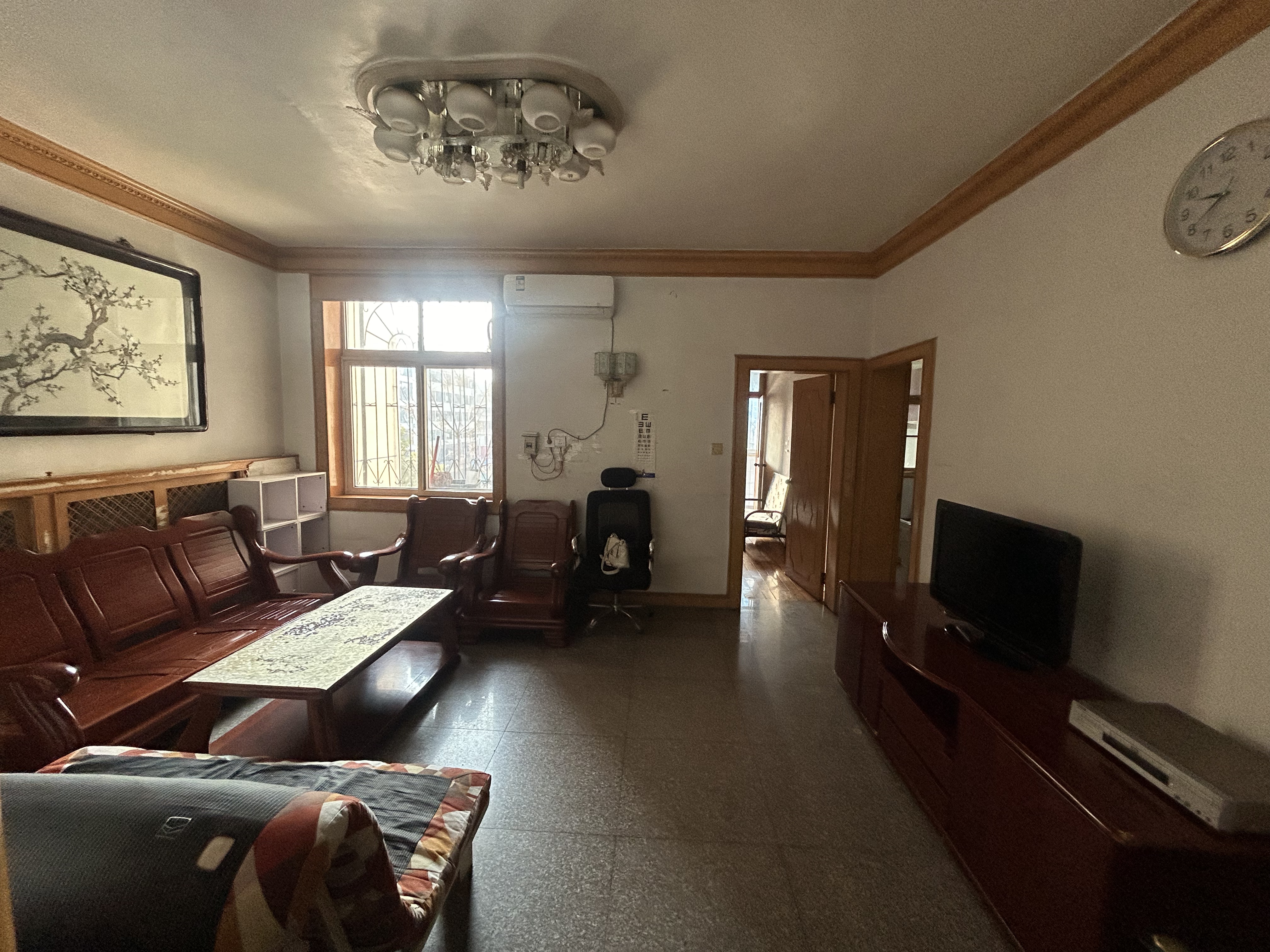 一小家属楼  3室2厅2卫    1500.0元/月