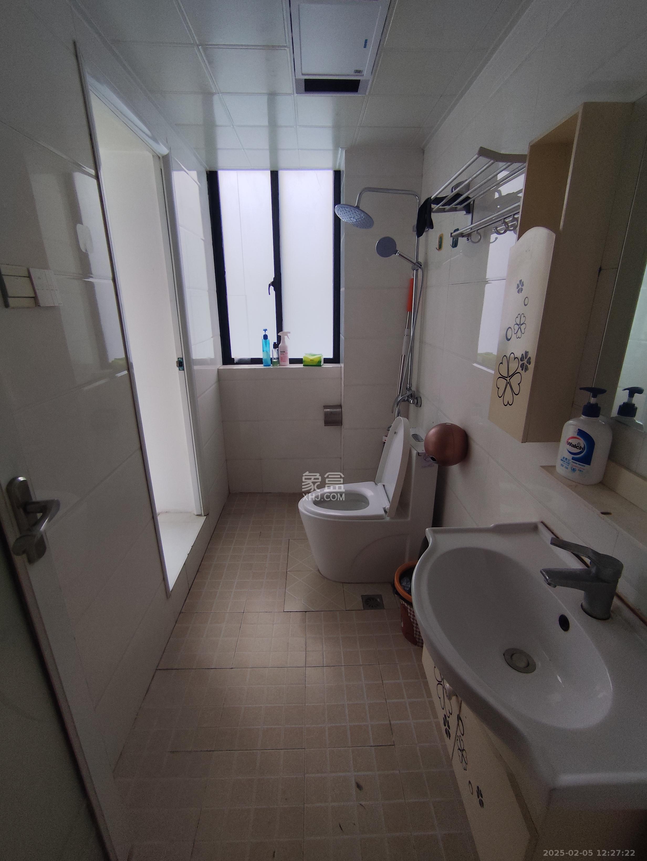 百纳广场(百纳公寓) 2室1厅1卫 2600.0元/月 百纳广场(百纳公寓) 2室1厅1卫 2600.0元/月室内图