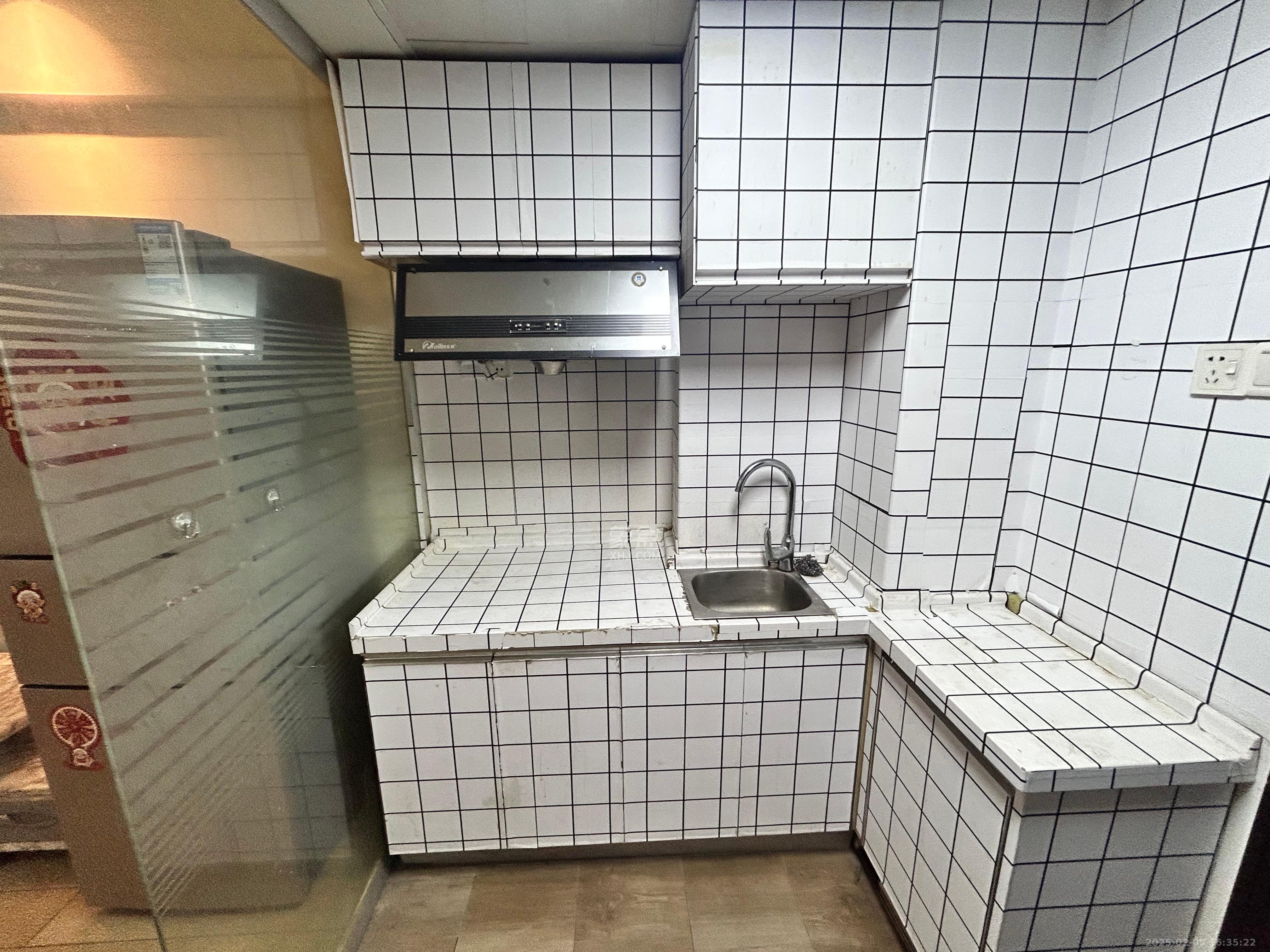 七彩丽都  1室1厅1卫   2100.00元/月室内图