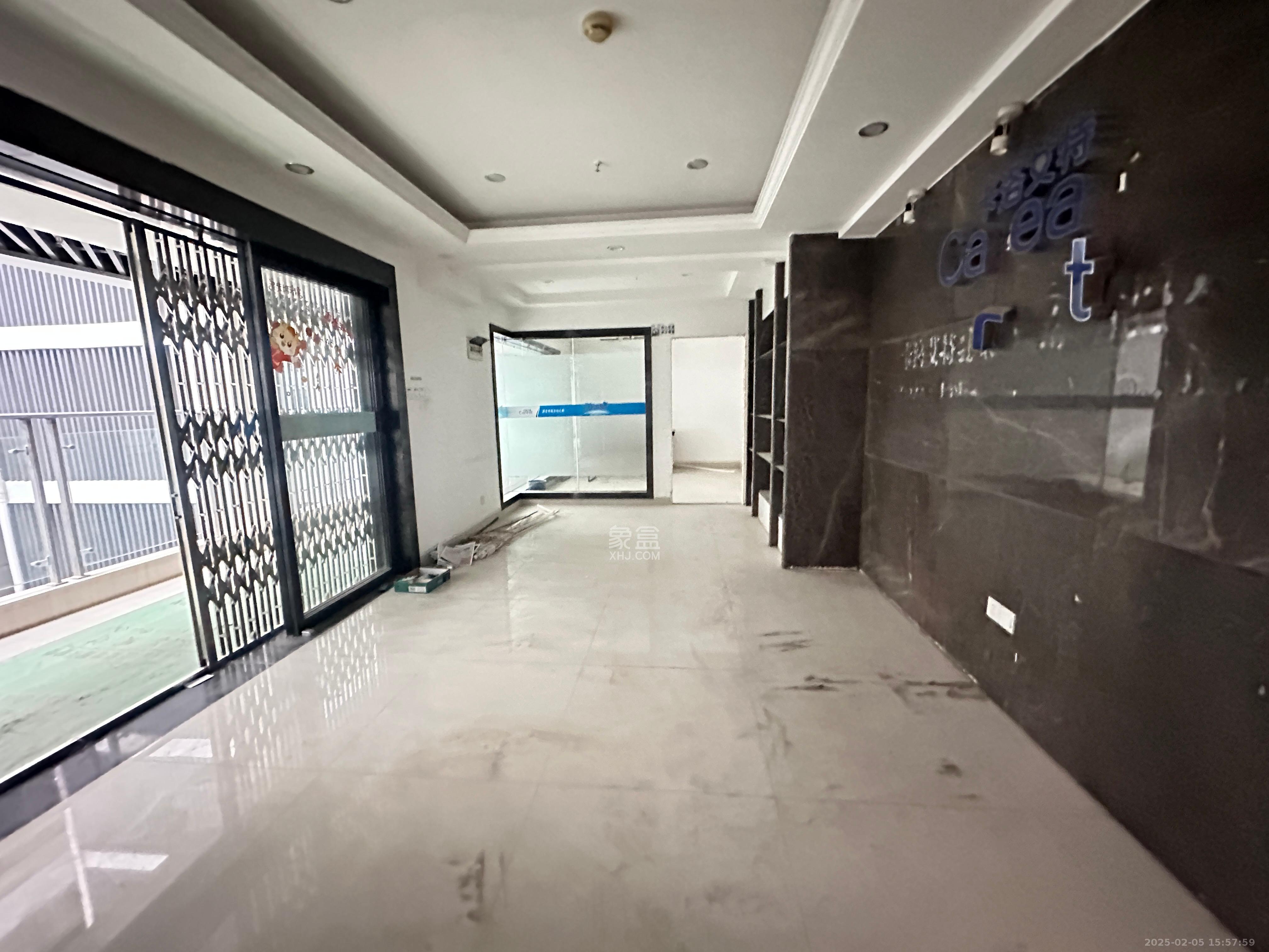 长房中庭国际(东郡华蓉广场) 3室2厅1卫 7000.0元/月 长房中庭国际(东郡华蓉广场) 3室2厅1卫 7000.0元/月室内图