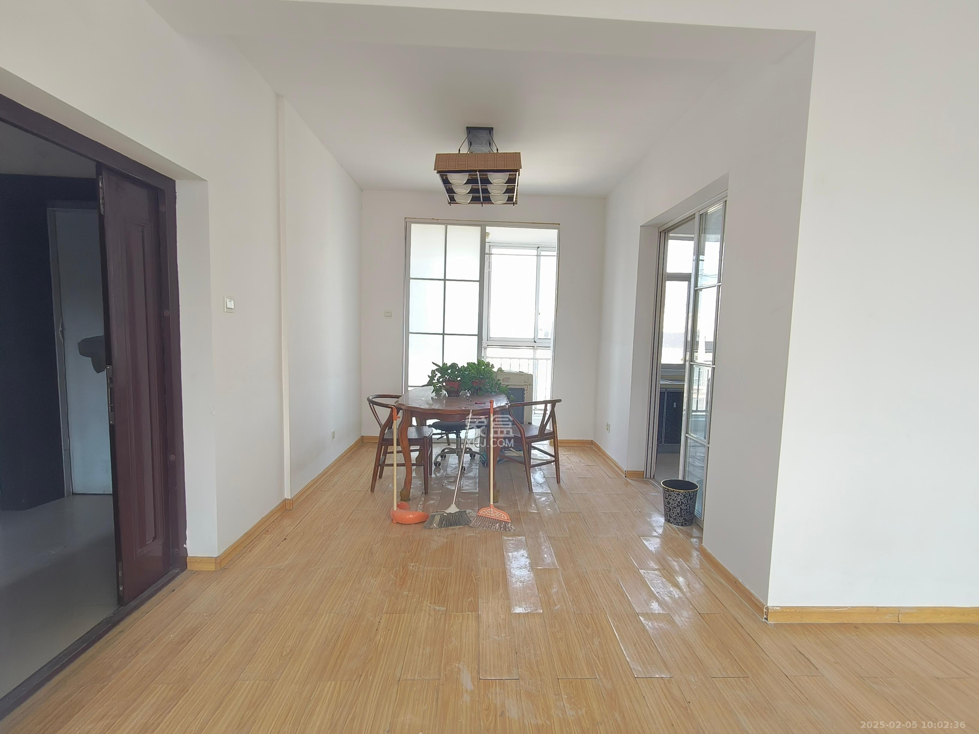 德泽苑  3室2厅2卫    2200.0元/月 德泽苑  3室2厅2卫    2200.0元/月室内图