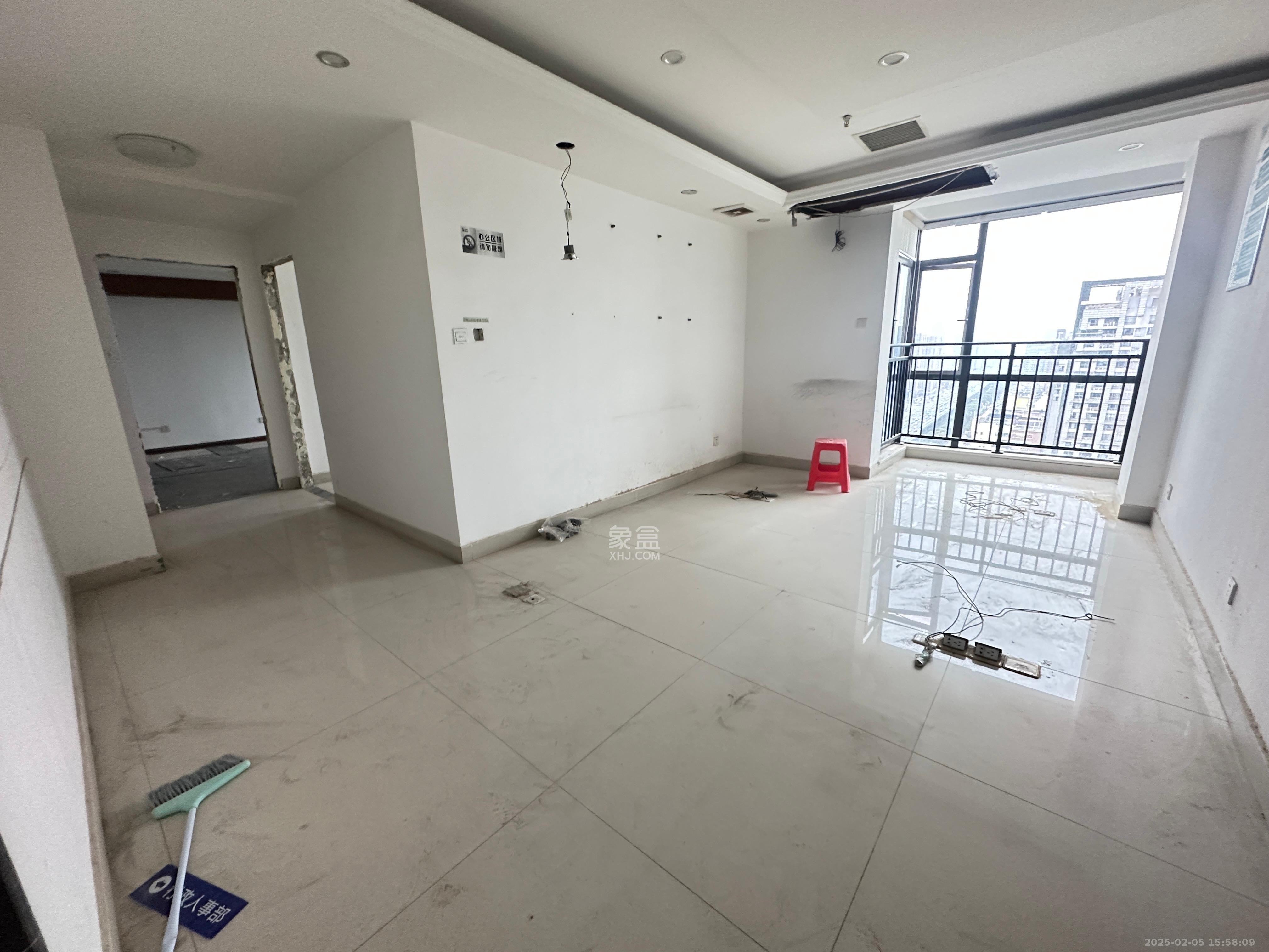 长房中庭国际(东郡华蓉广场) 3室2厅1卫 7000.0元/月 长房中庭国际(东郡华蓉广场) 3室2厅1卫 7000.0元/月室内图