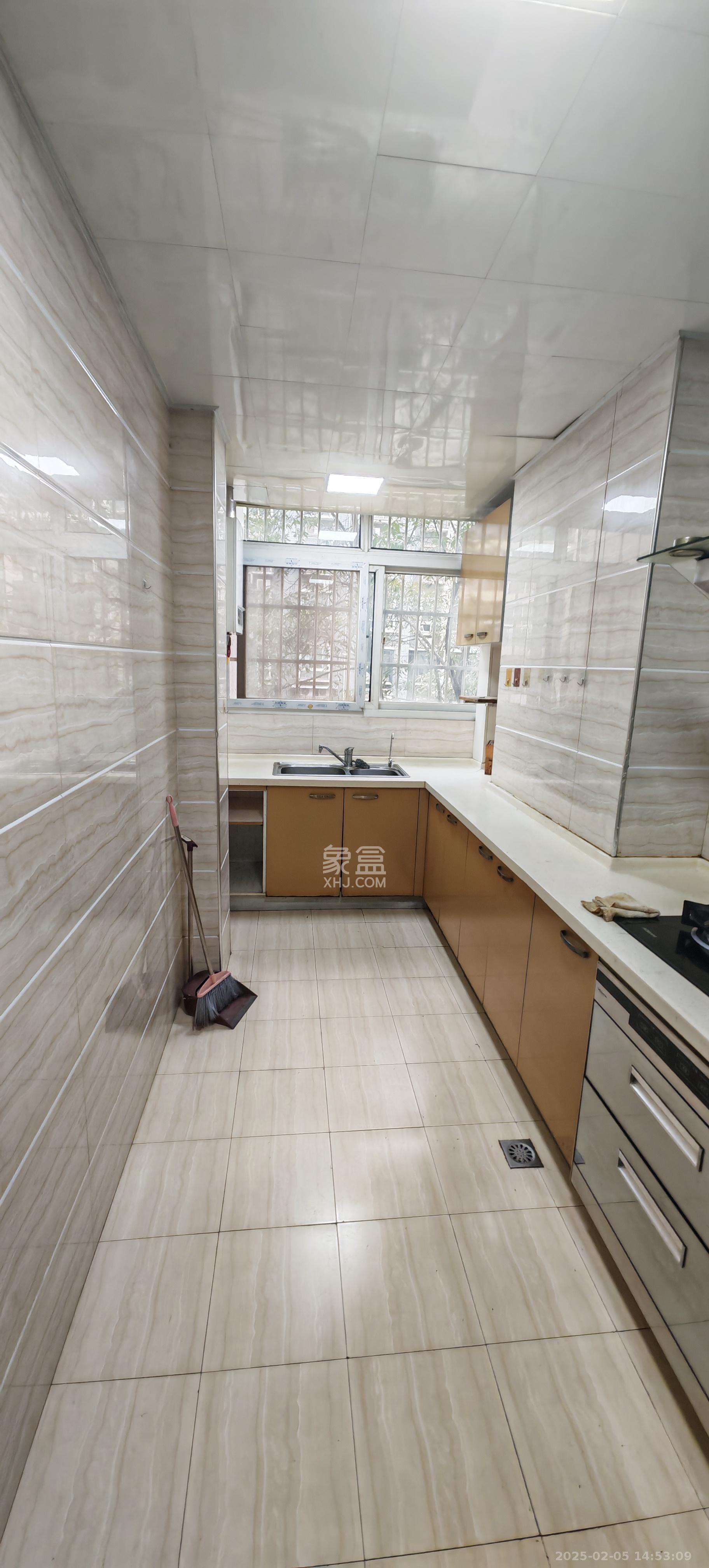 生活艺术城  3室2厅2卫   2400.00元/月