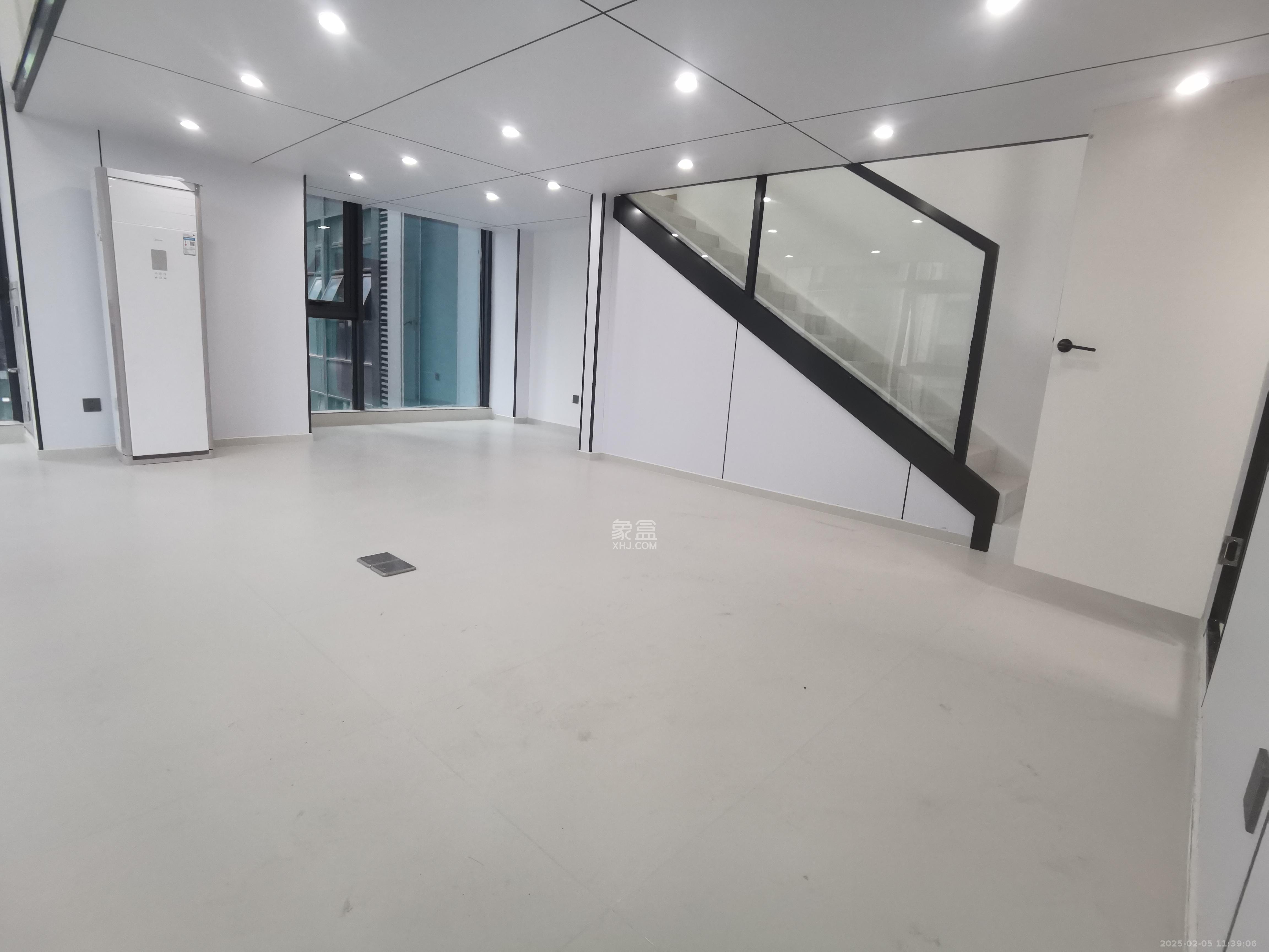 绿地V岛  1室1厅1卫   3500.00元/月室内图