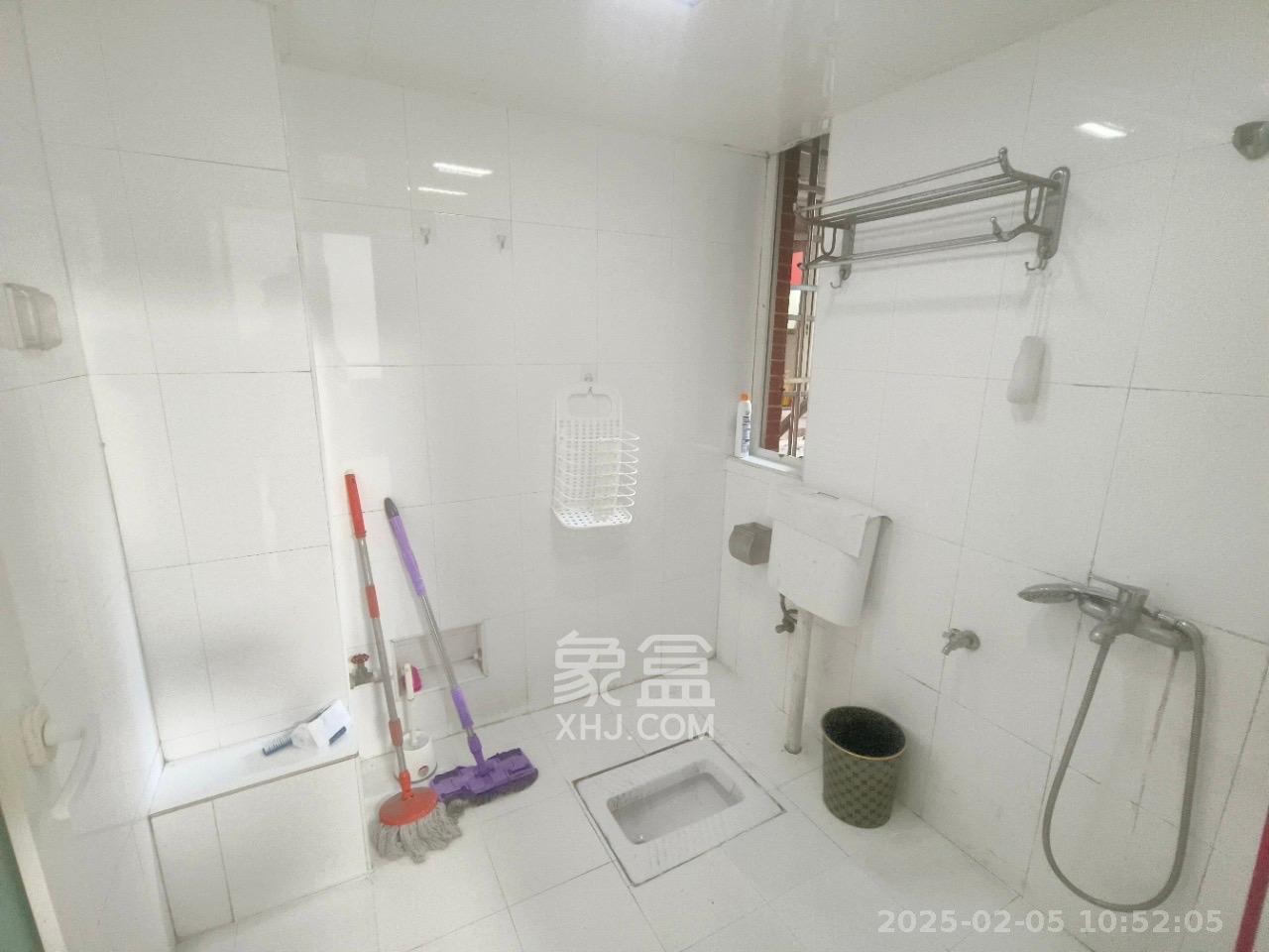 东南雅苑 3室2厅1卫 2600.0元/月 东南雅苑 3室2厅1卫 2600.0元/月室内图