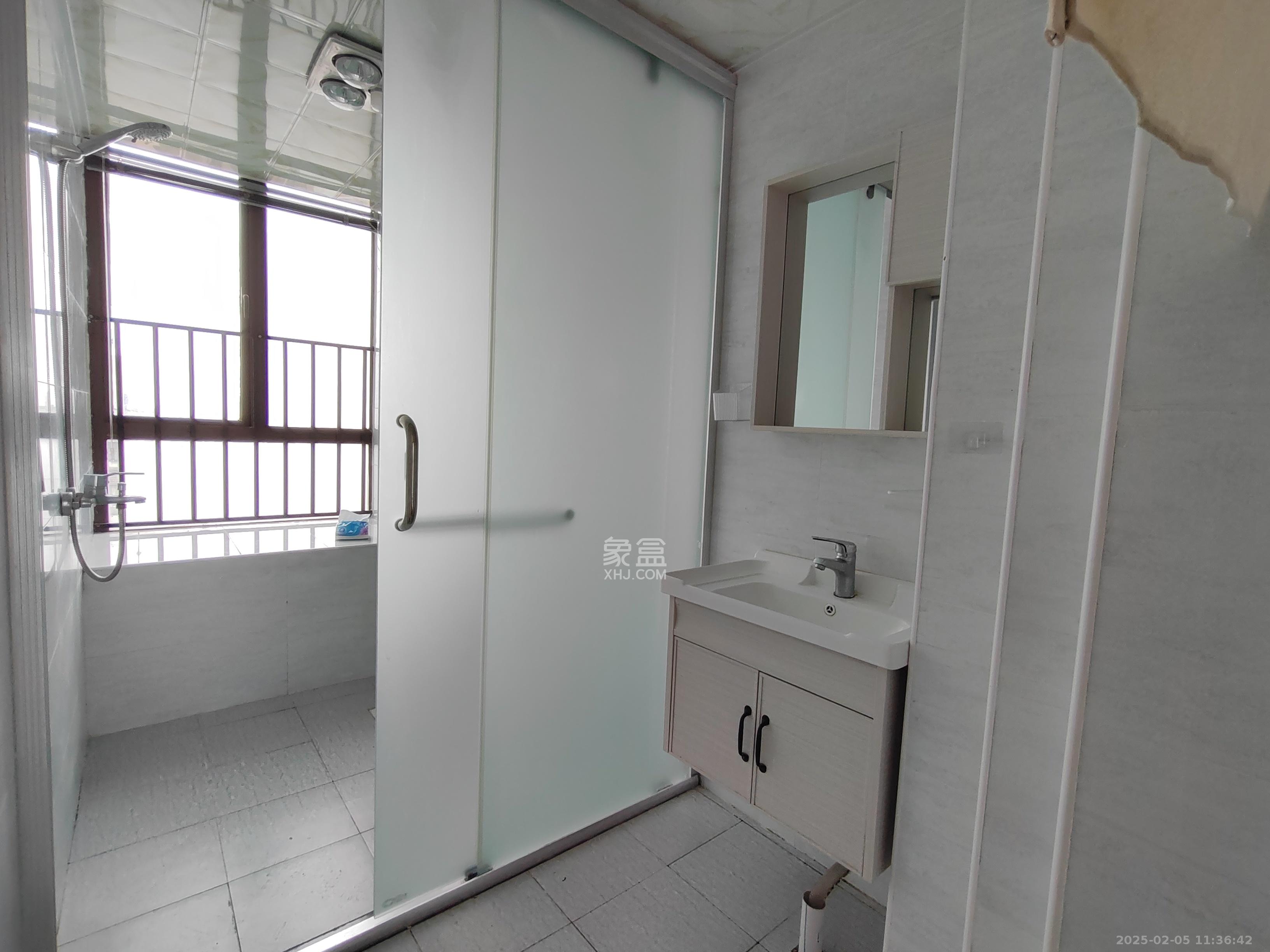 华润凤凰城三期 4室2厅2卫 3400.0元/月 华润凤凰城三期 4室2厅2卫 3400.0元/月室内图