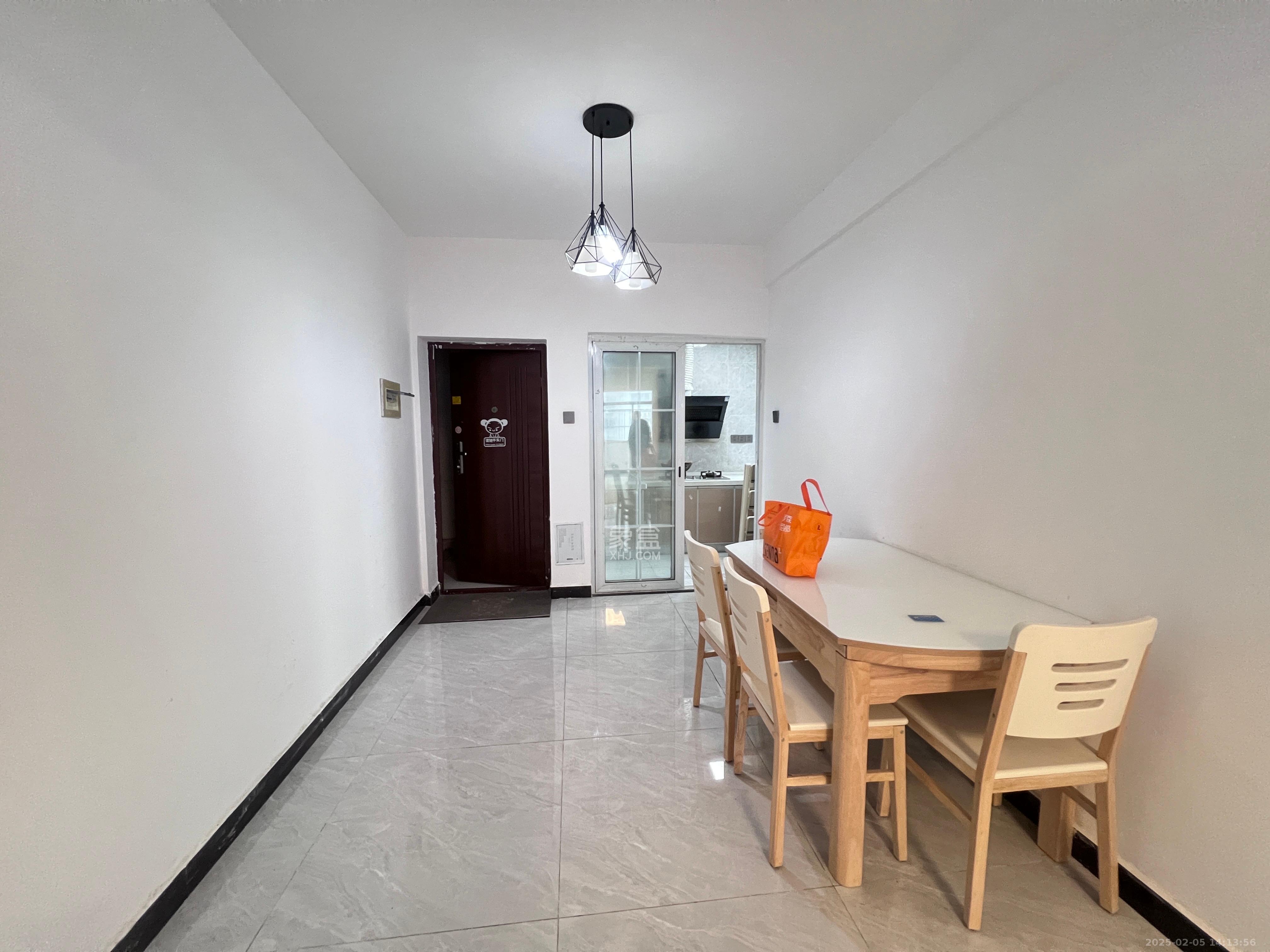 香颂国际  2室2厅1卫    2300.0元/月 香颂国际  2室2厅1卫    2300.0元/月室内图1