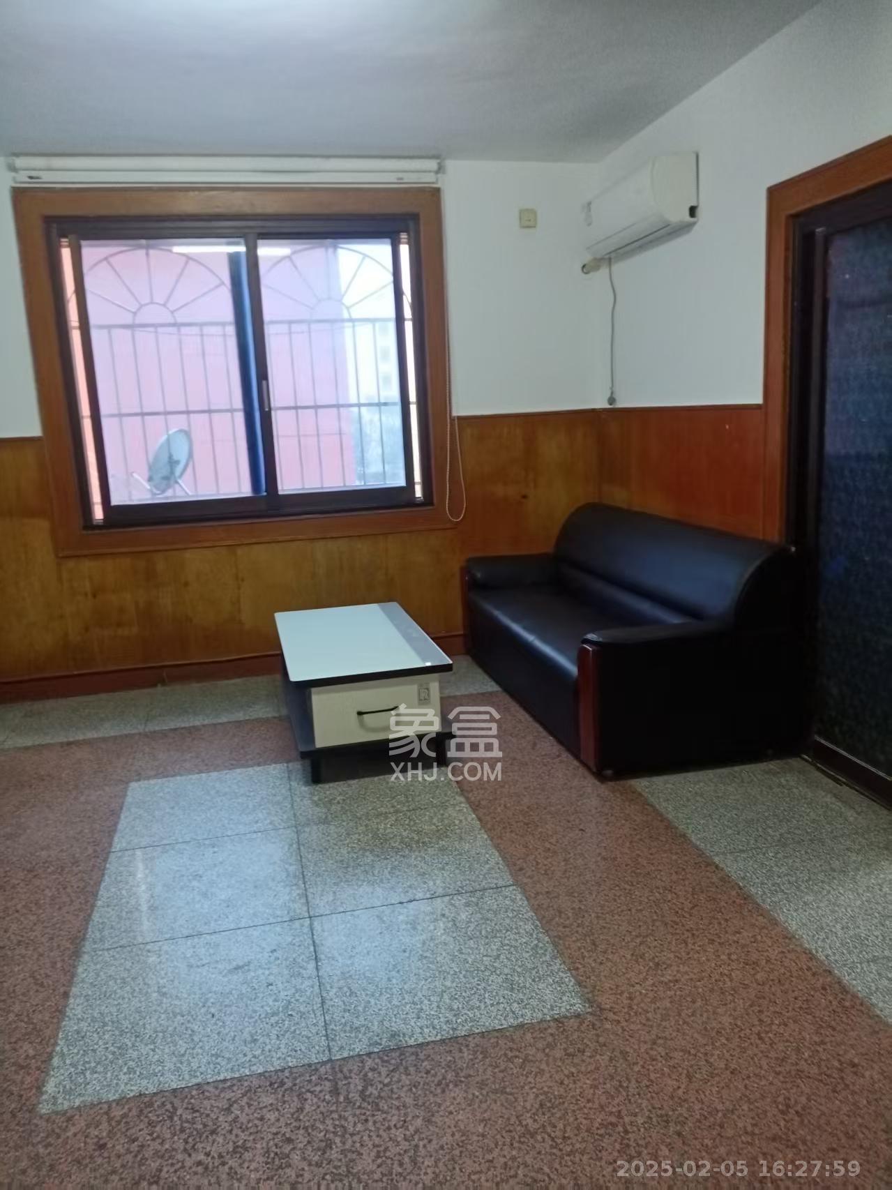 蚌塘小区  1室0厅0卫    1200.0元/月 蚌塘小区  1室0厅0卫    1200.0元/月