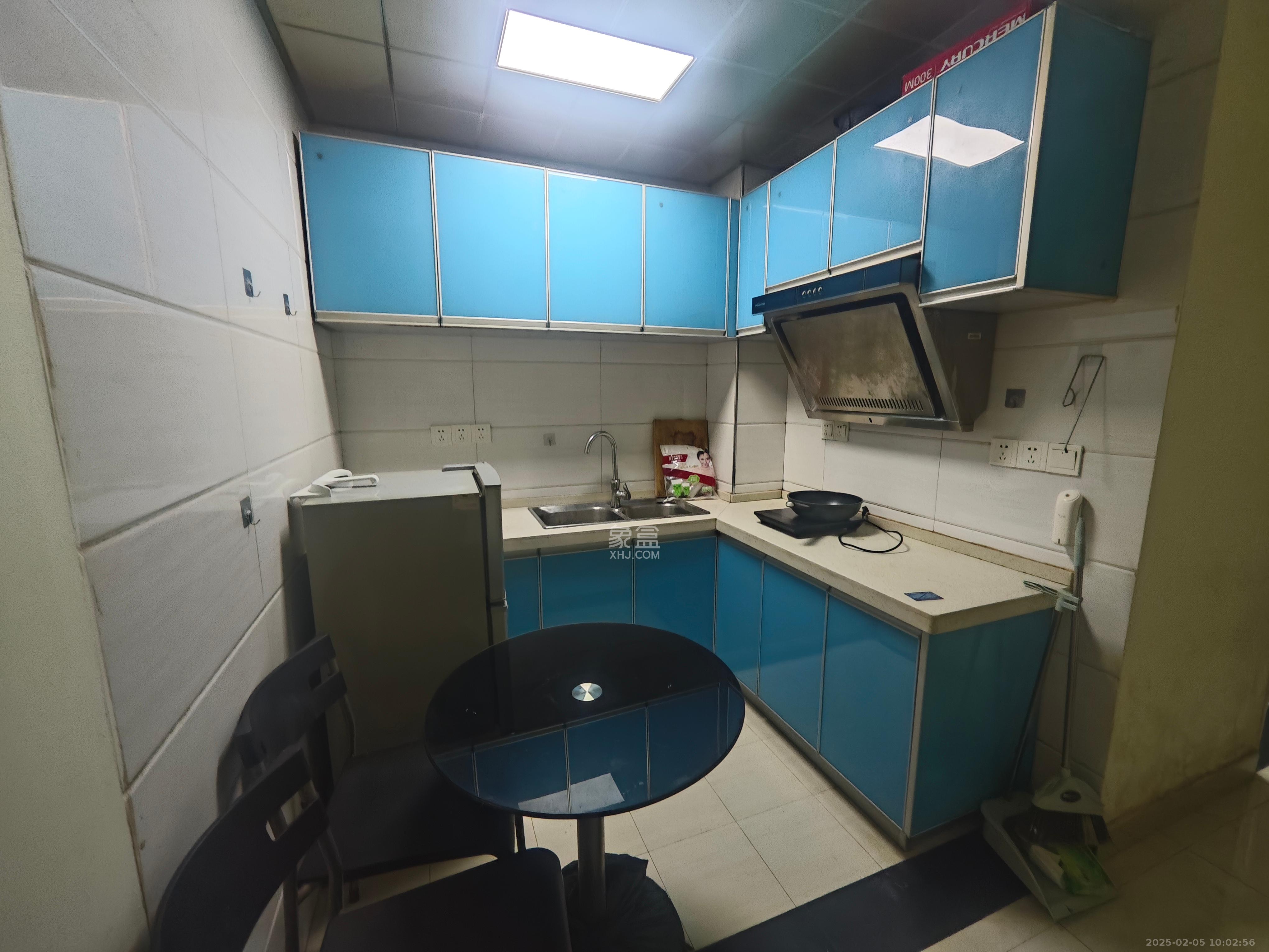 新长海广场  1室1厅1卫    1000.0元/月 新长海广场  1室1厅1卫    1000.0元/月室内图