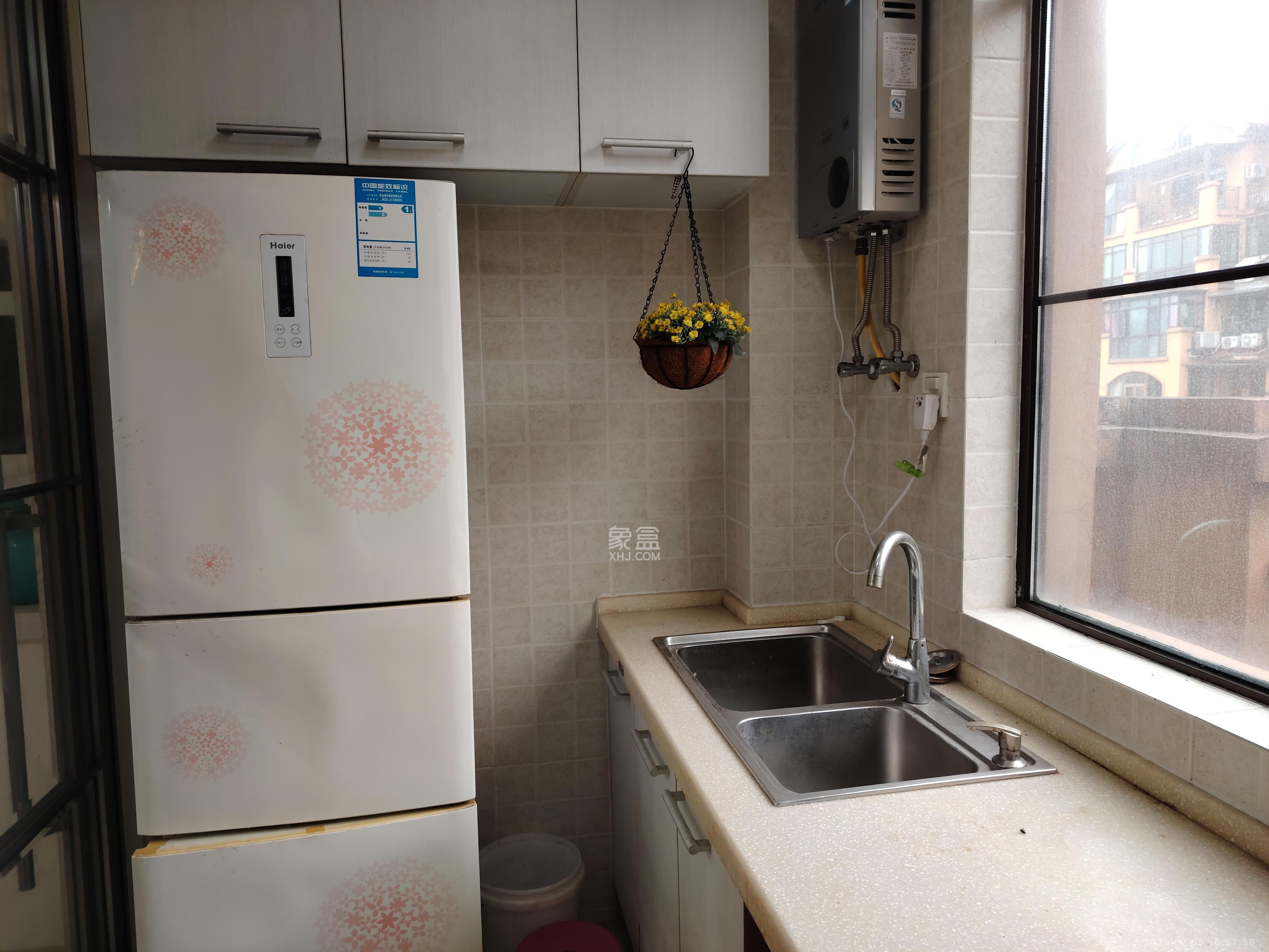 幸福考拉 1室2厅1卫 2400.0元/月 幸福考拉 1室2厅1卫 2400.0元/月室内图