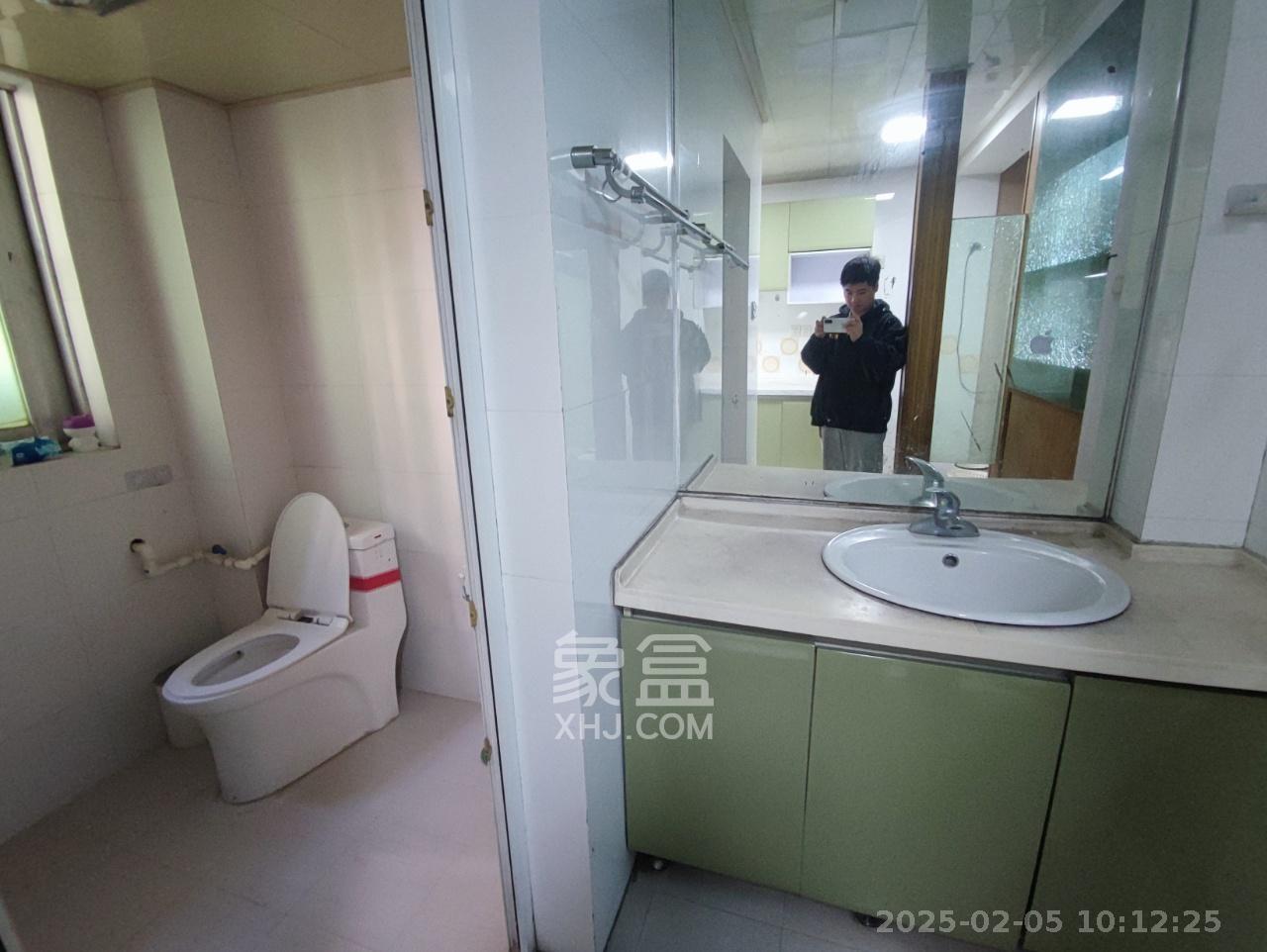 咸嘉新村嘉明苑 3室2厅2卫 2300.0元/月 咸嘉新村嘉明苑 3室2厅2卫 2300.0元/月室内图