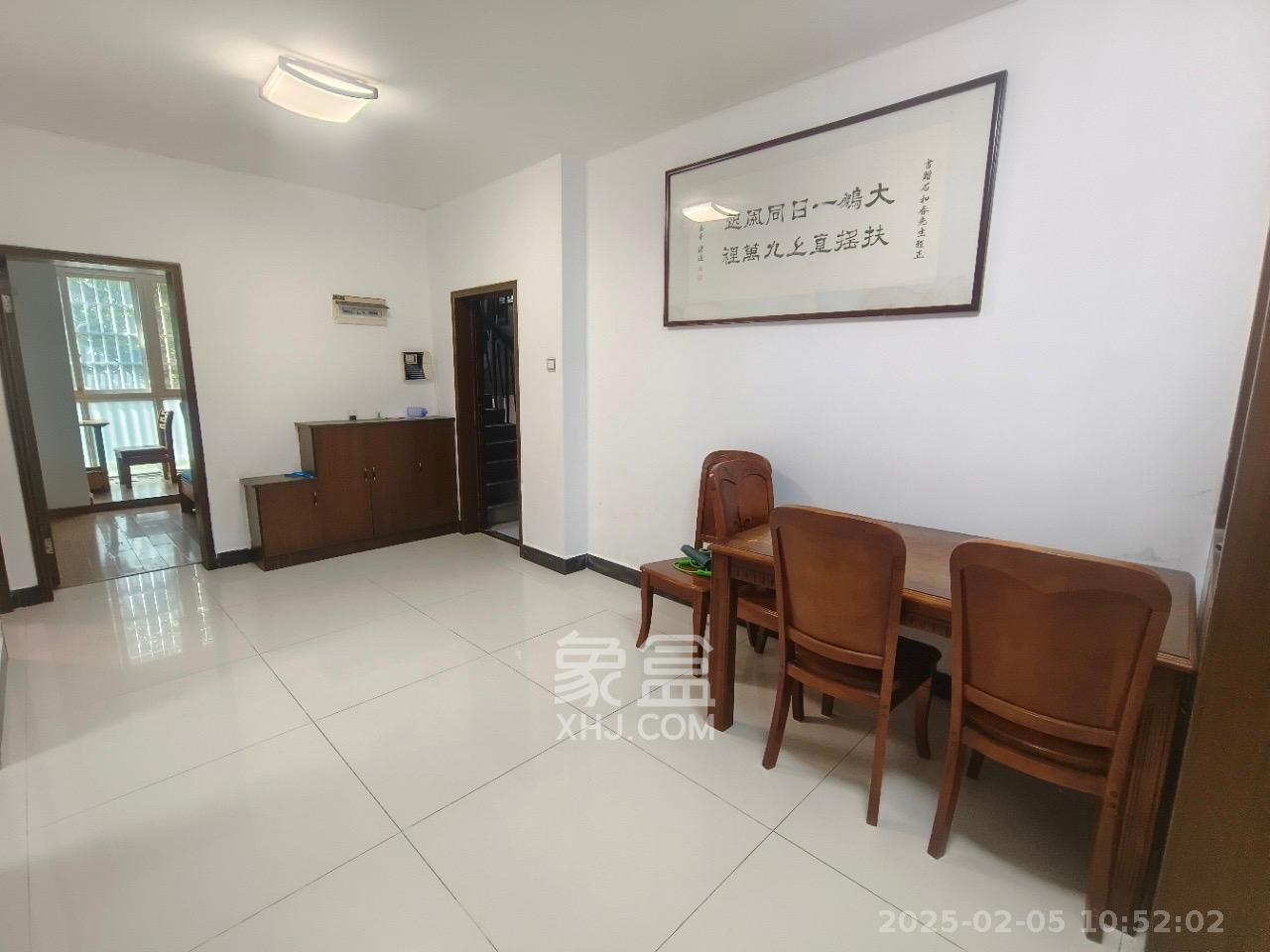 东南雅苑 3室2厅1卫 2600.0元/月 东南雅苑 3室2厅1卫 2600.0元/月室内图