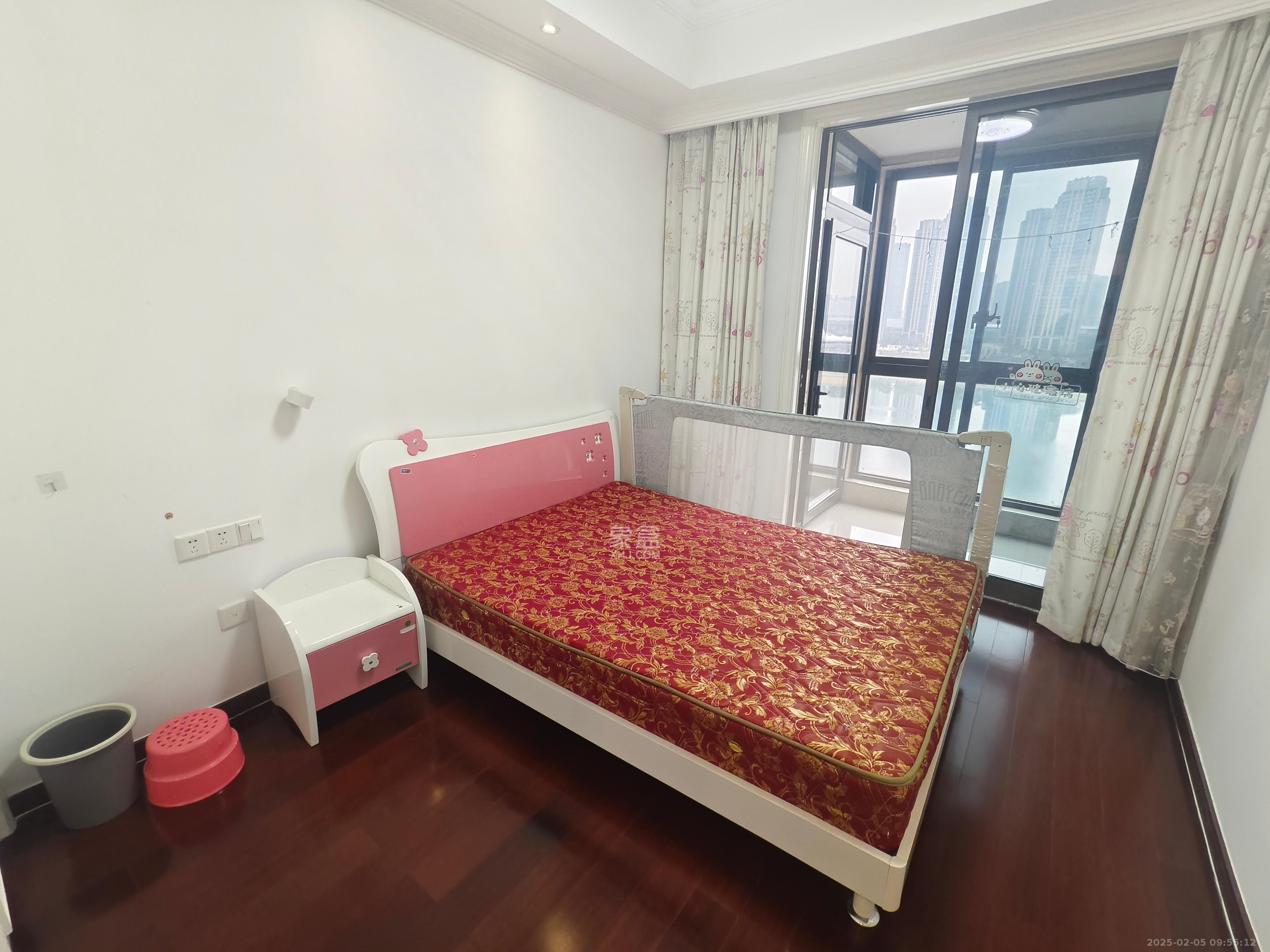 金茂梅溪湖 4室2厅3卫 9000.0元/月 金茂梅溪湖 4室2厅3卫 9000.0元/月室内图