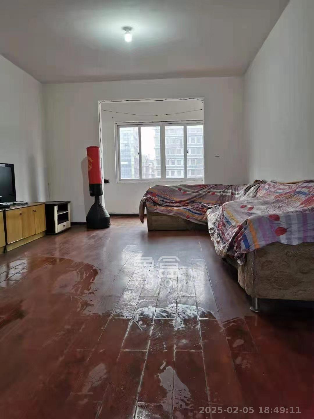 山水湾 3室2厅2卫 1600.0元/月 山水湾 3室2厅2卫 1600.0元/月室内图