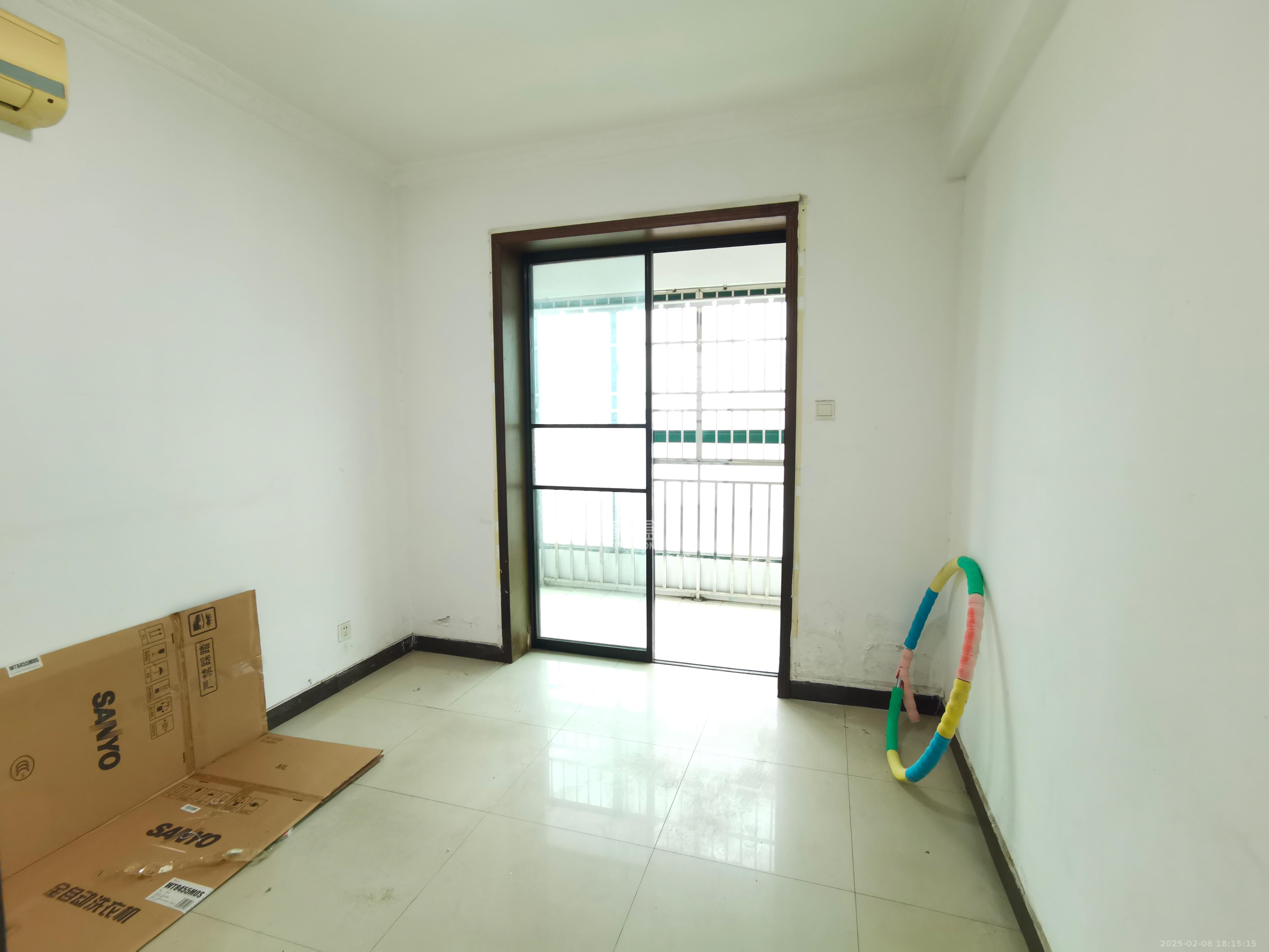 高桥财富大厦  2室2厅1卫    1800.0元/月 高桥财富大厦  2室2厅1卫    1800.0元/月室内图