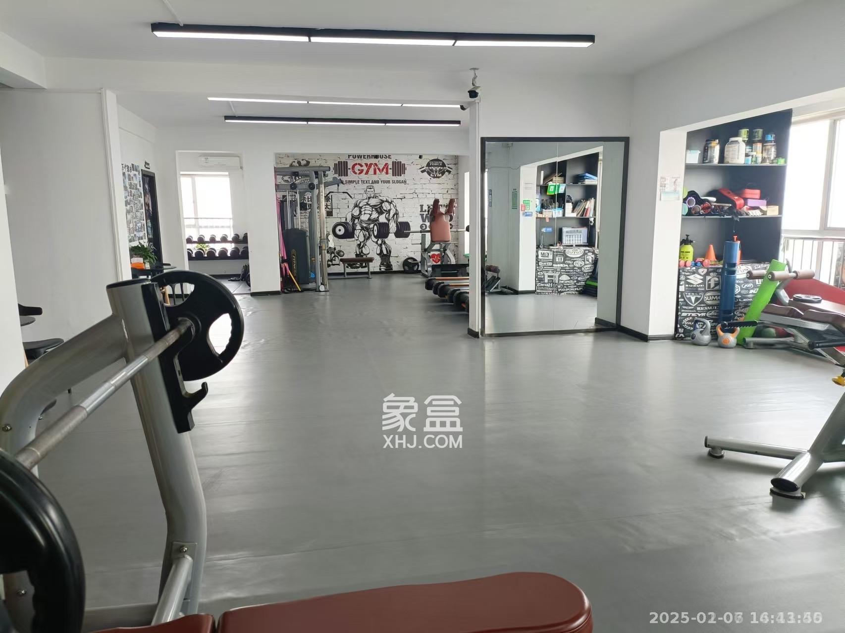 左岸右岸  1室1厅1卫    4000.0元/月 左岸右岸  1室1厅1卫    4000.0元/月室内图1