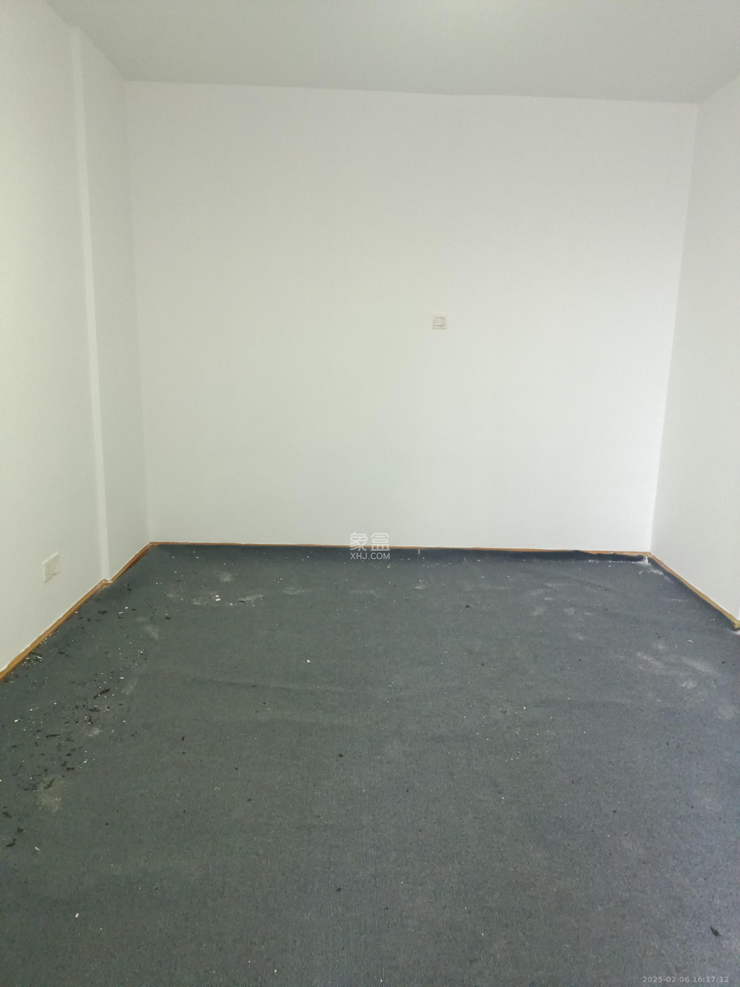 华龙公馆  3室2厅2卫    2400.0元/月 华龙公馆  3室2厅2卫    2400.0元/月室内图