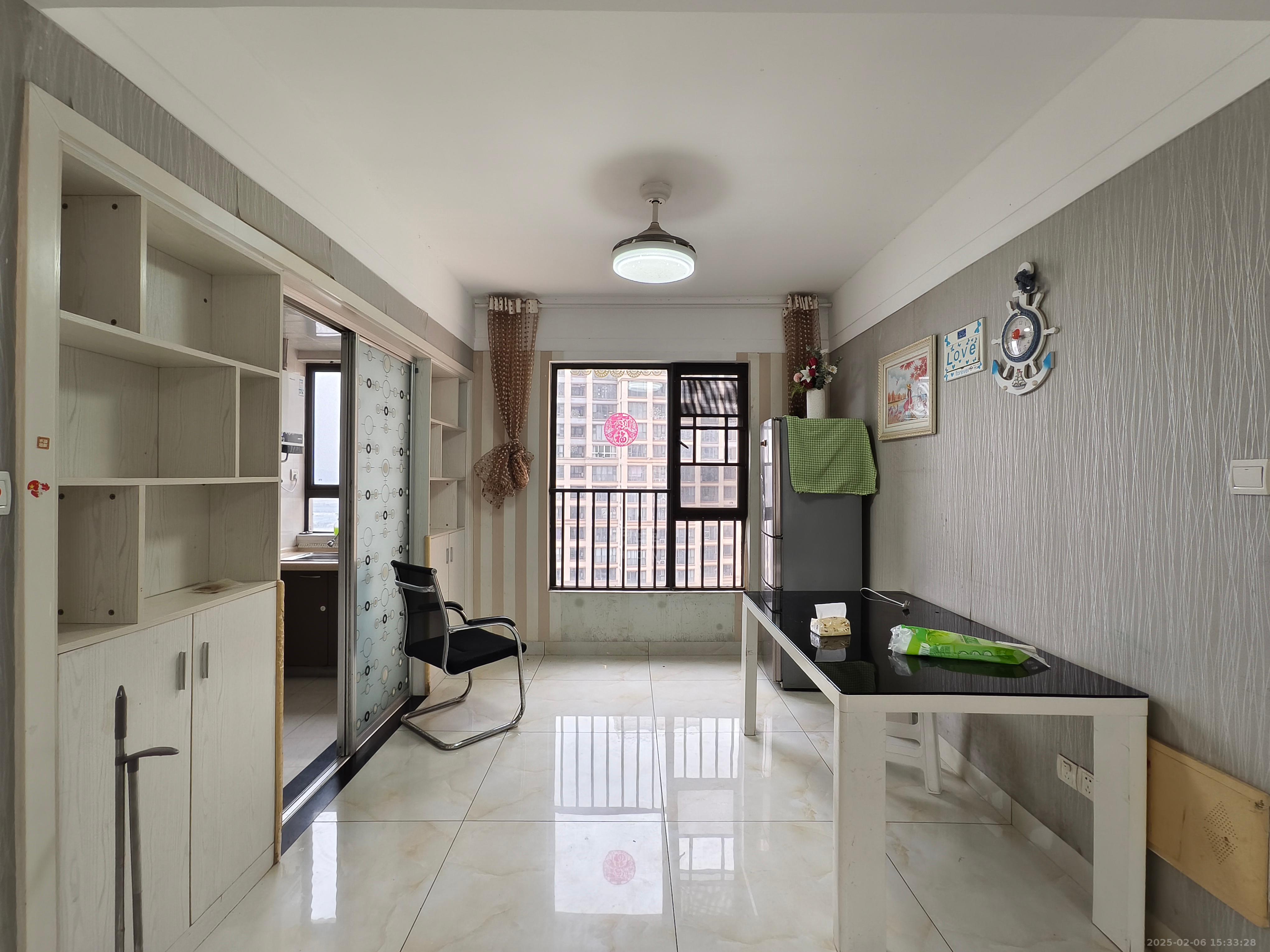 佳兆业金域天下二期  3室2厅1卫    1600.0元/月 佳兆业金域天下二期  3室2厅1卫    1600.0元/月室内图