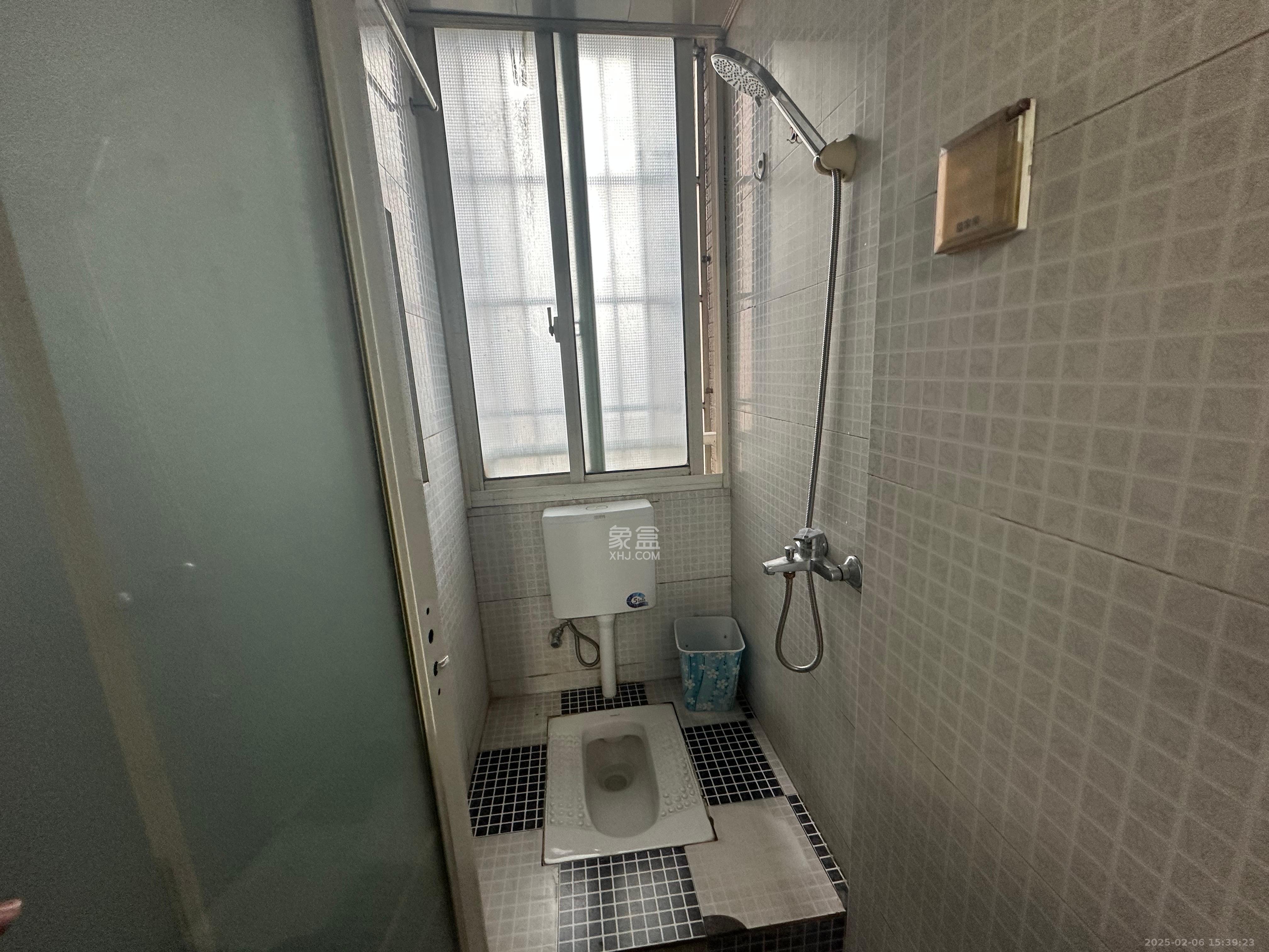 紫晶城 1室2厅1卫 1300.0元/月 紫晶城 1室2厅1卫 1300.0元/月室内图