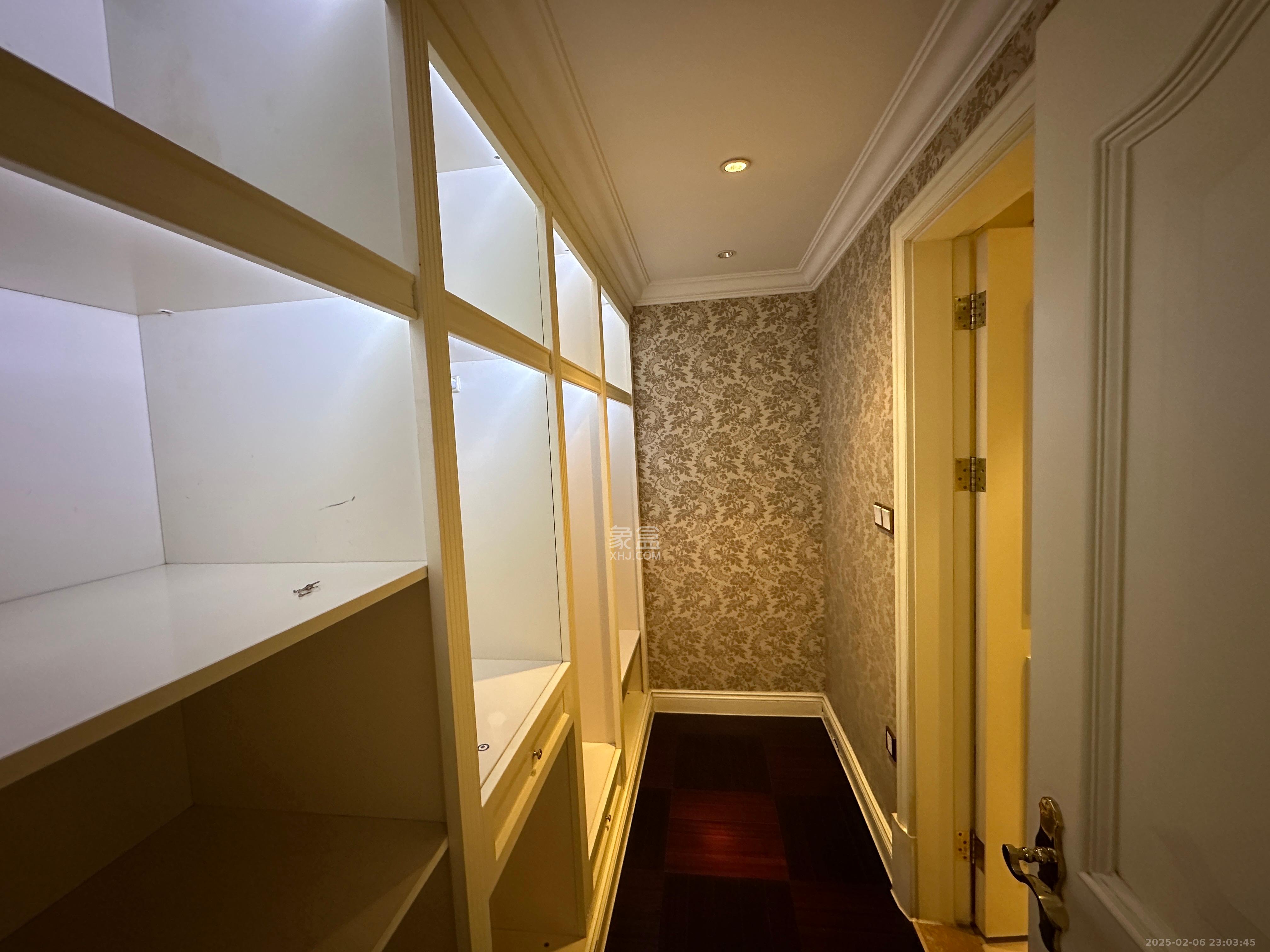 万达公馆 4室2厅3卫 8500.0元/月 万达公馆 4室2厅3卫 8500.0元/月室内图