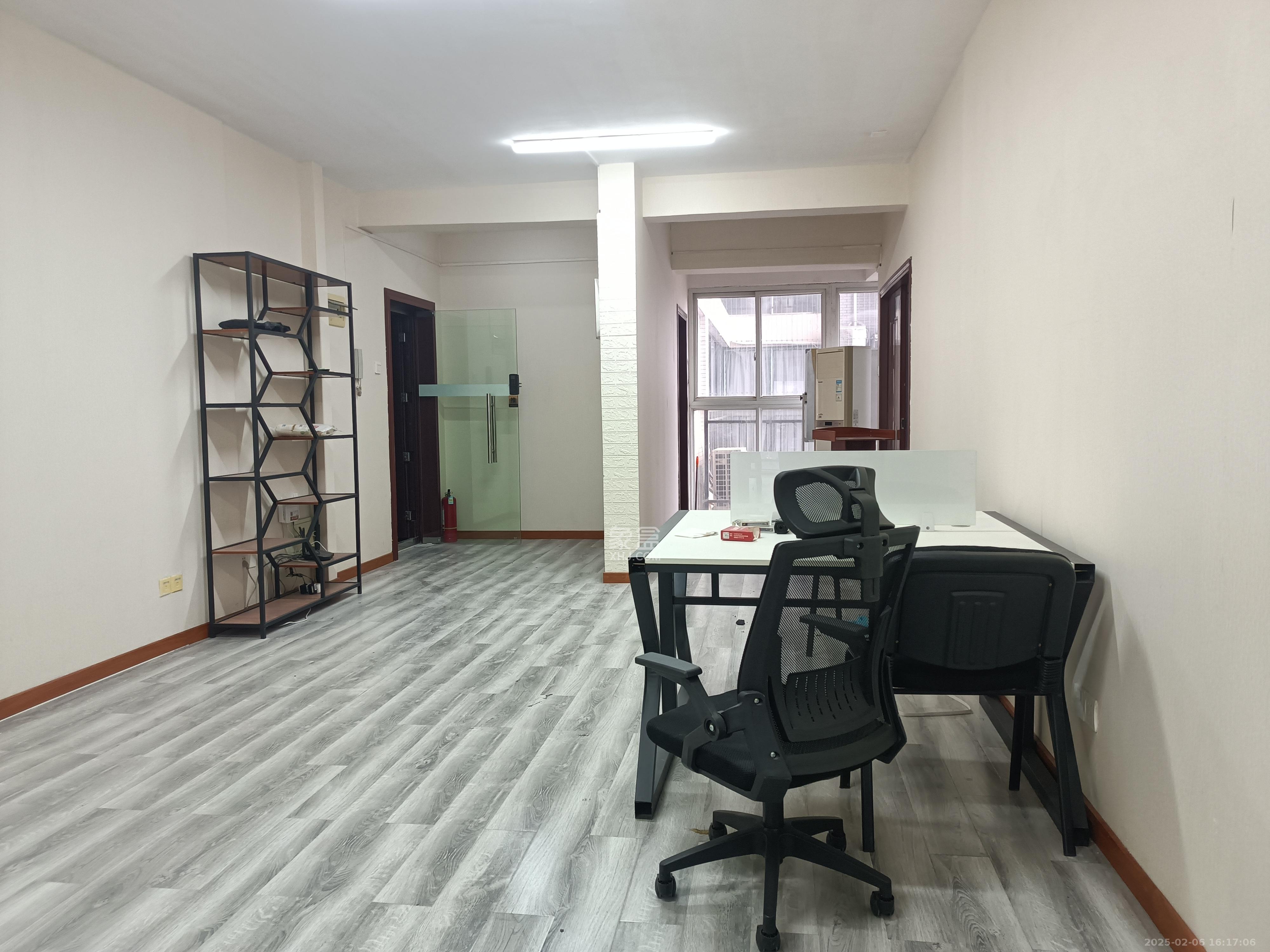 华龙公馆  3室2厅2卫    2400.0元/月 华龙公馆  3室2厅2卫    2400.0元/月室内图